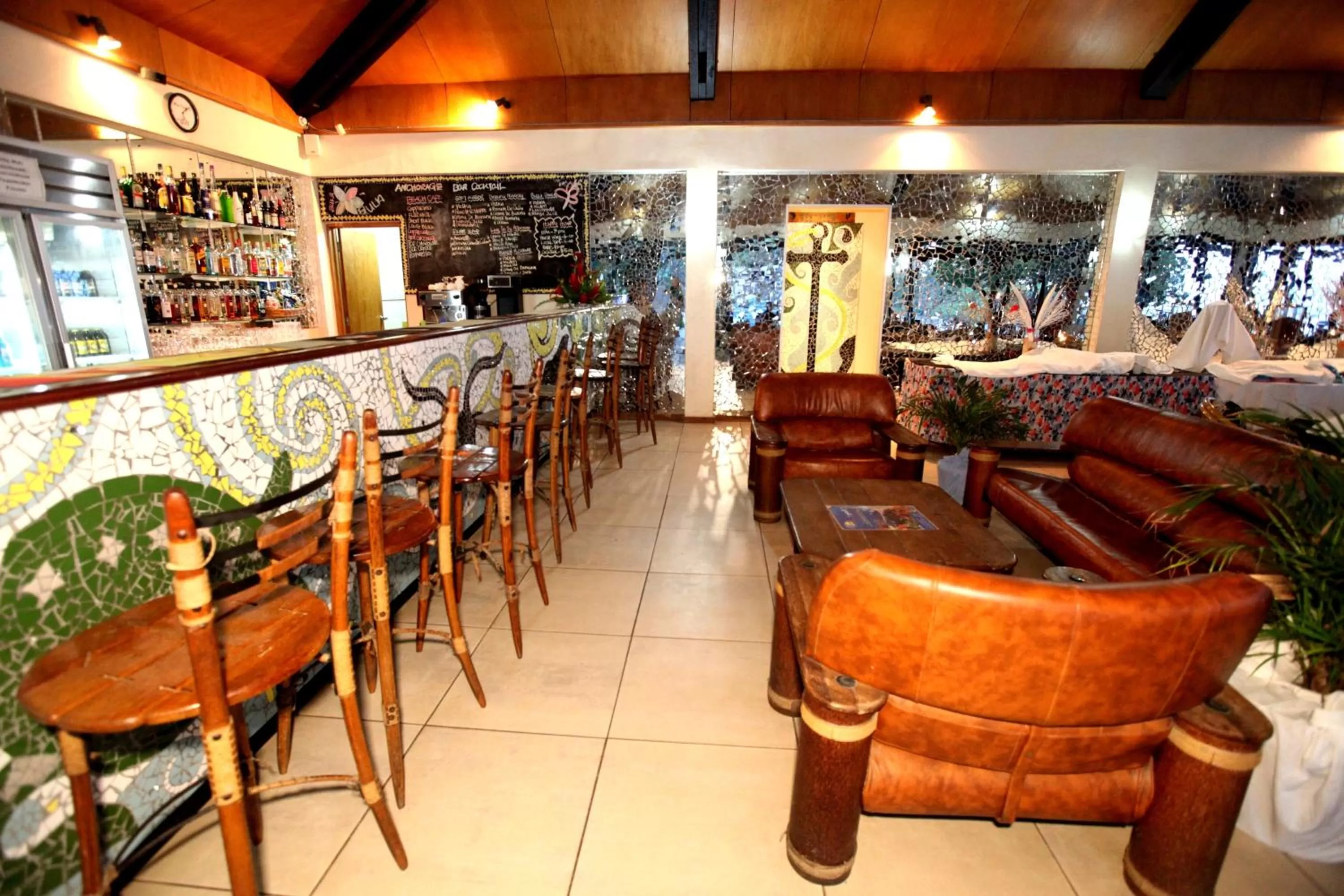 Lounge or bar, Lounge/Bar in Anchorage Beach Resort