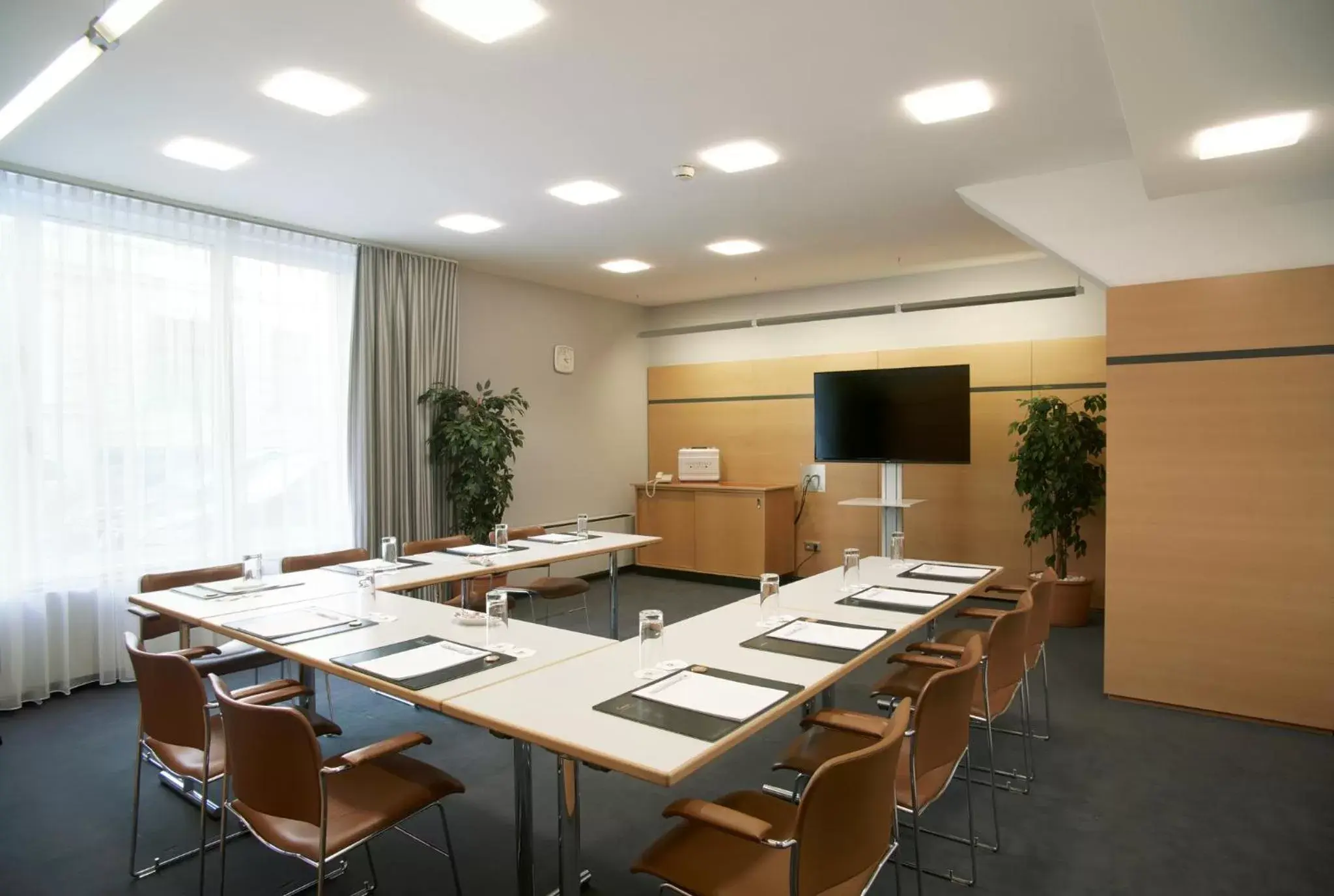 Meeting/conference room in Holiday Inn Vienna City, an IHG Hotel