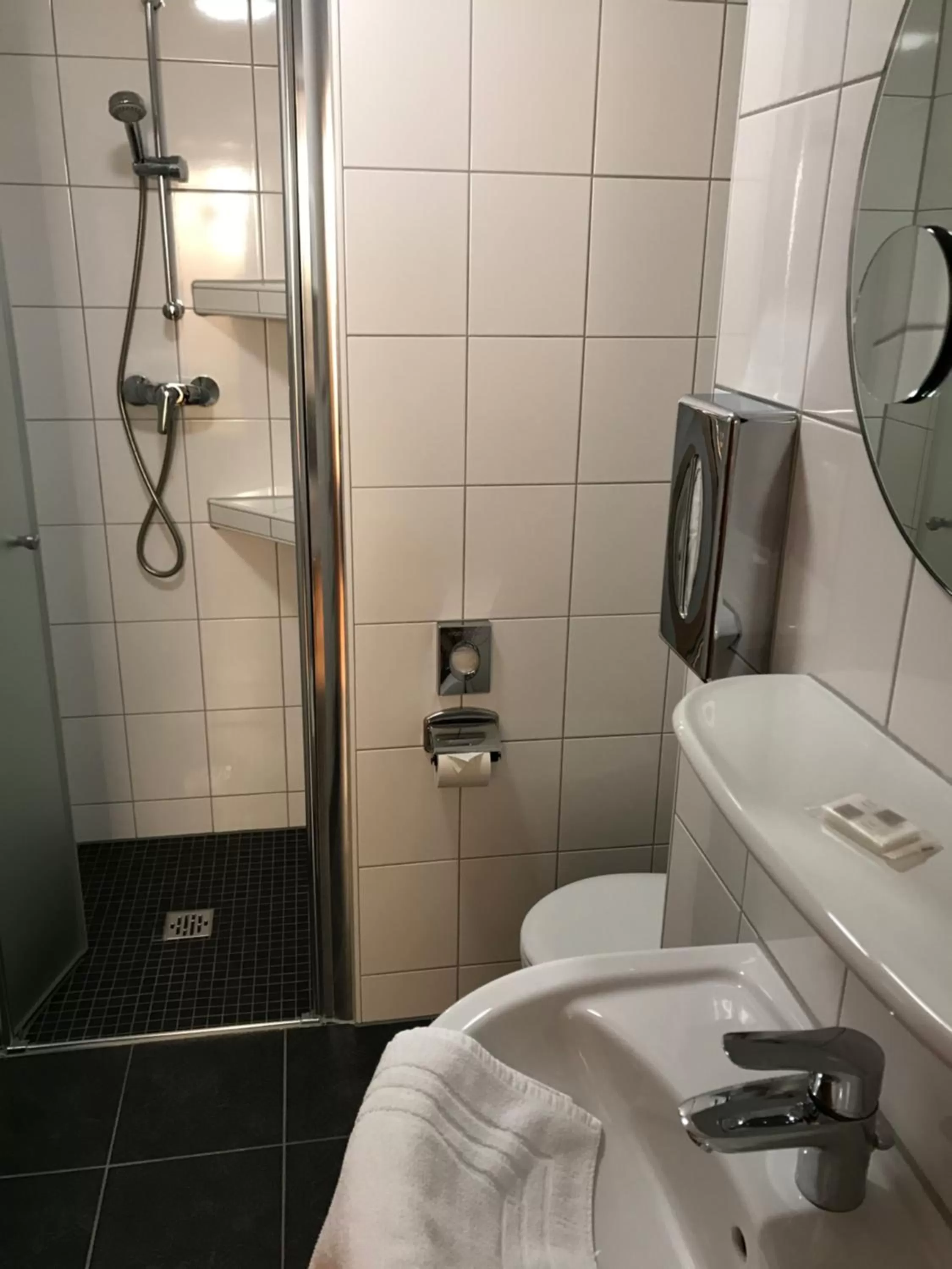 Shower in Hotel Rheinlust