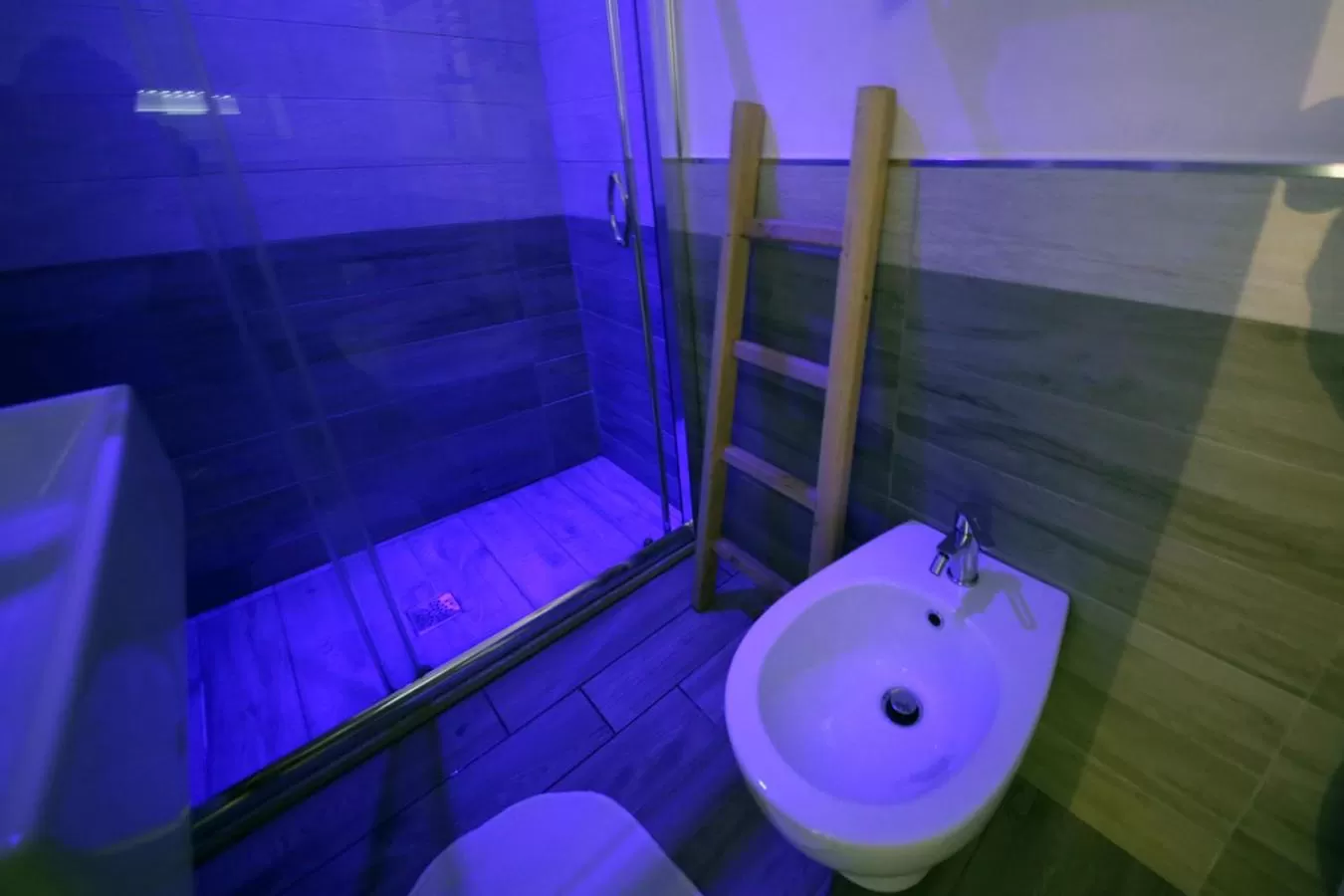 Shower in La piazzetta