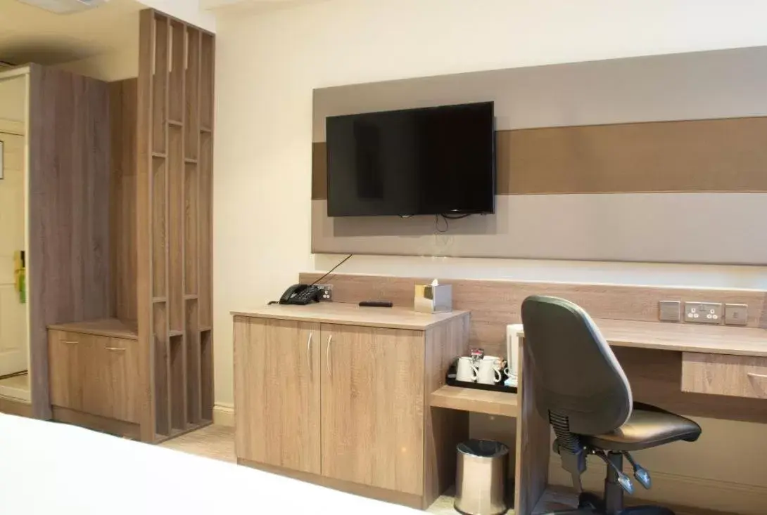 TV/Entertainment Center in Tong Park Hotel