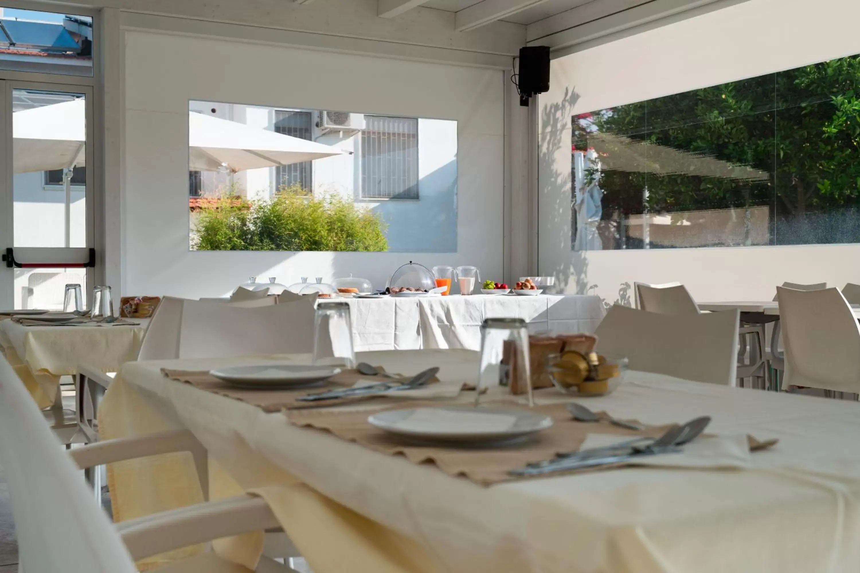 Restaurant/Places to Eat in Villa Savarino
