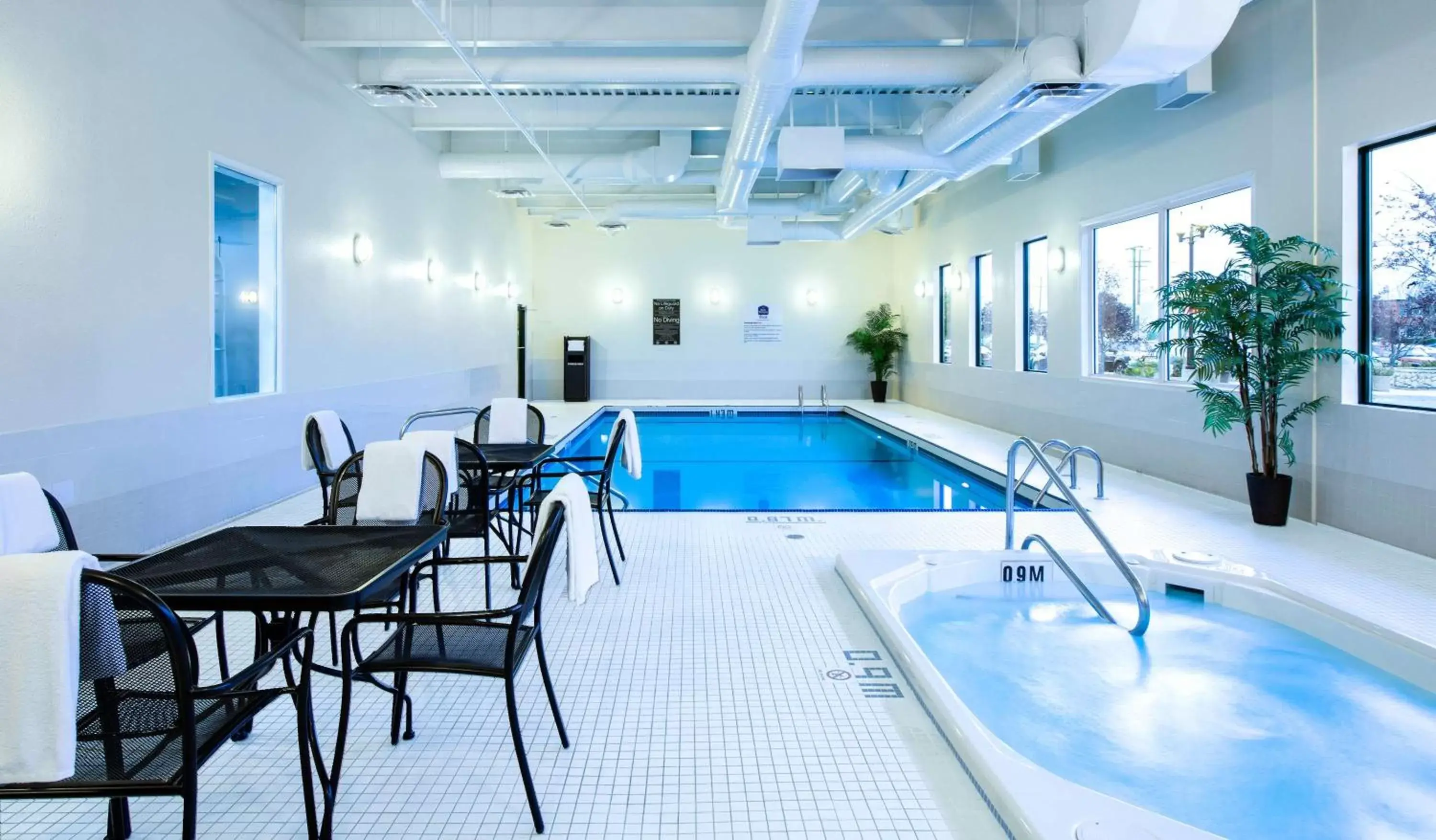 On site, Swimming Pool in Best Western Plus Winnipeg Airport Hotel