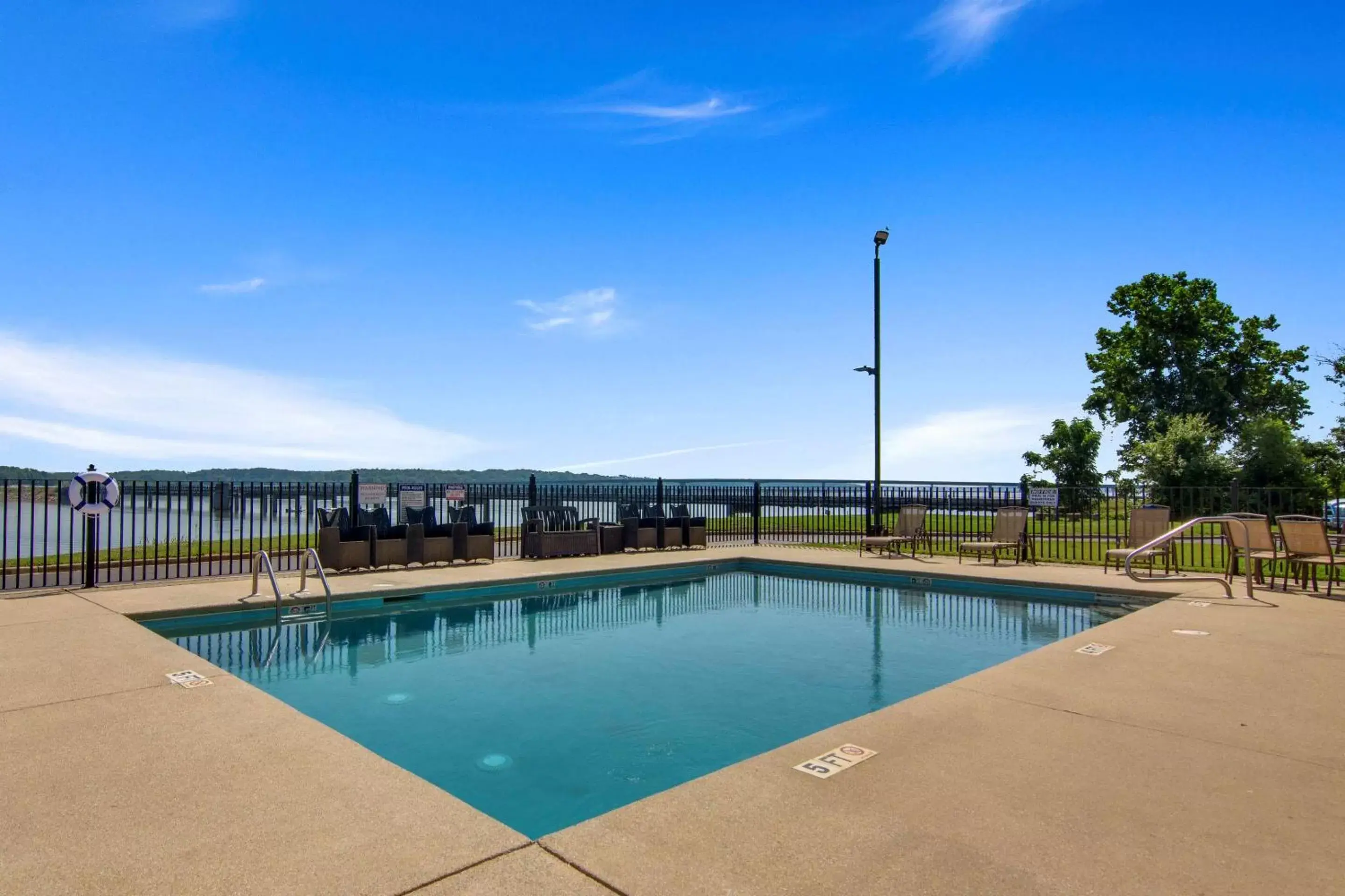 Swimming Pool in Clarion Pointe on the Lake Clarksville - South Hill West
