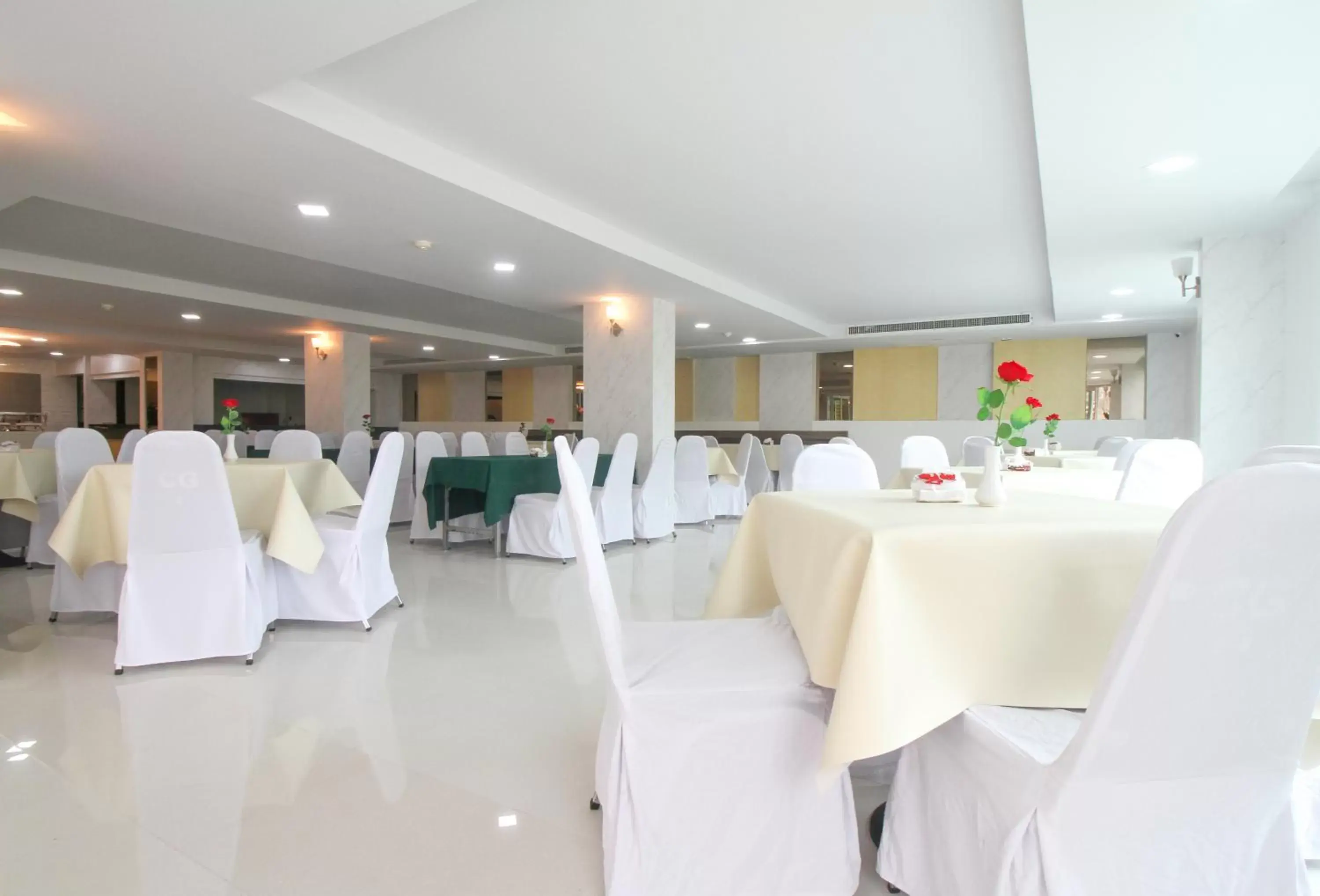Breakfast, Banquet Facilities in Convenient Grand Hotel SHA Extra Plus