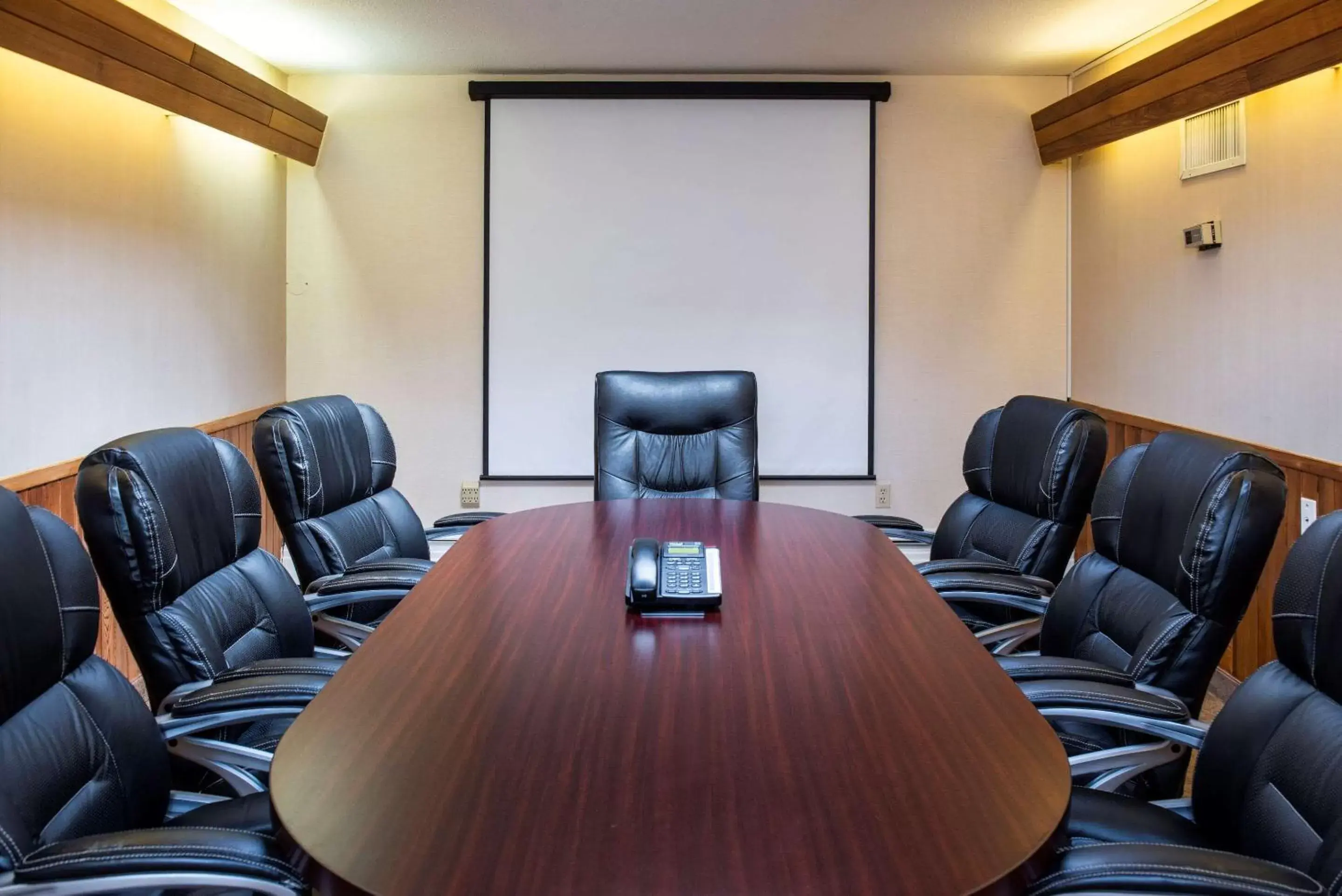 Meeting/conference room, Business Area/Conference Room in Quality Inn