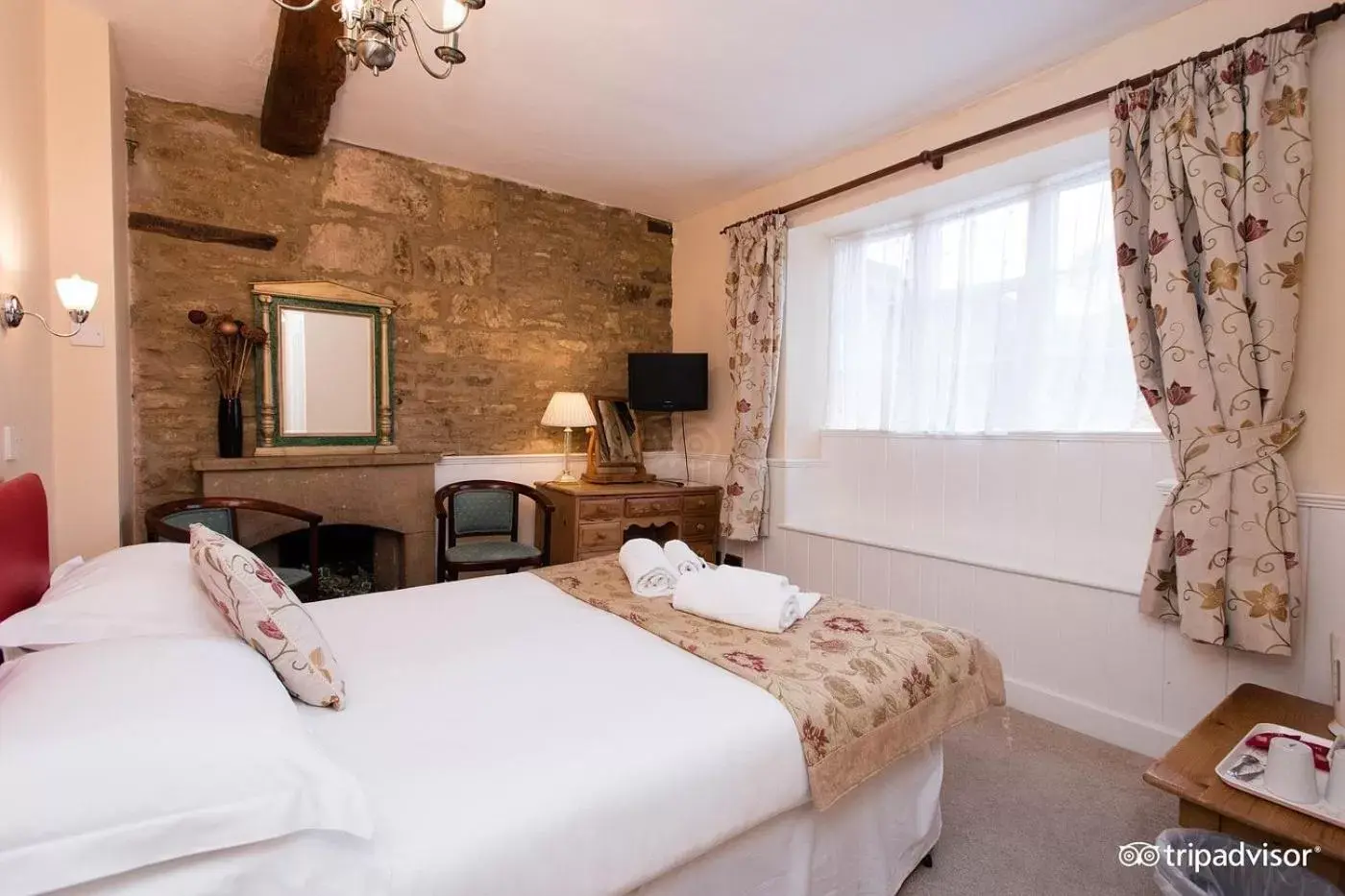 Bedroom in Crown Hotel Cotswold