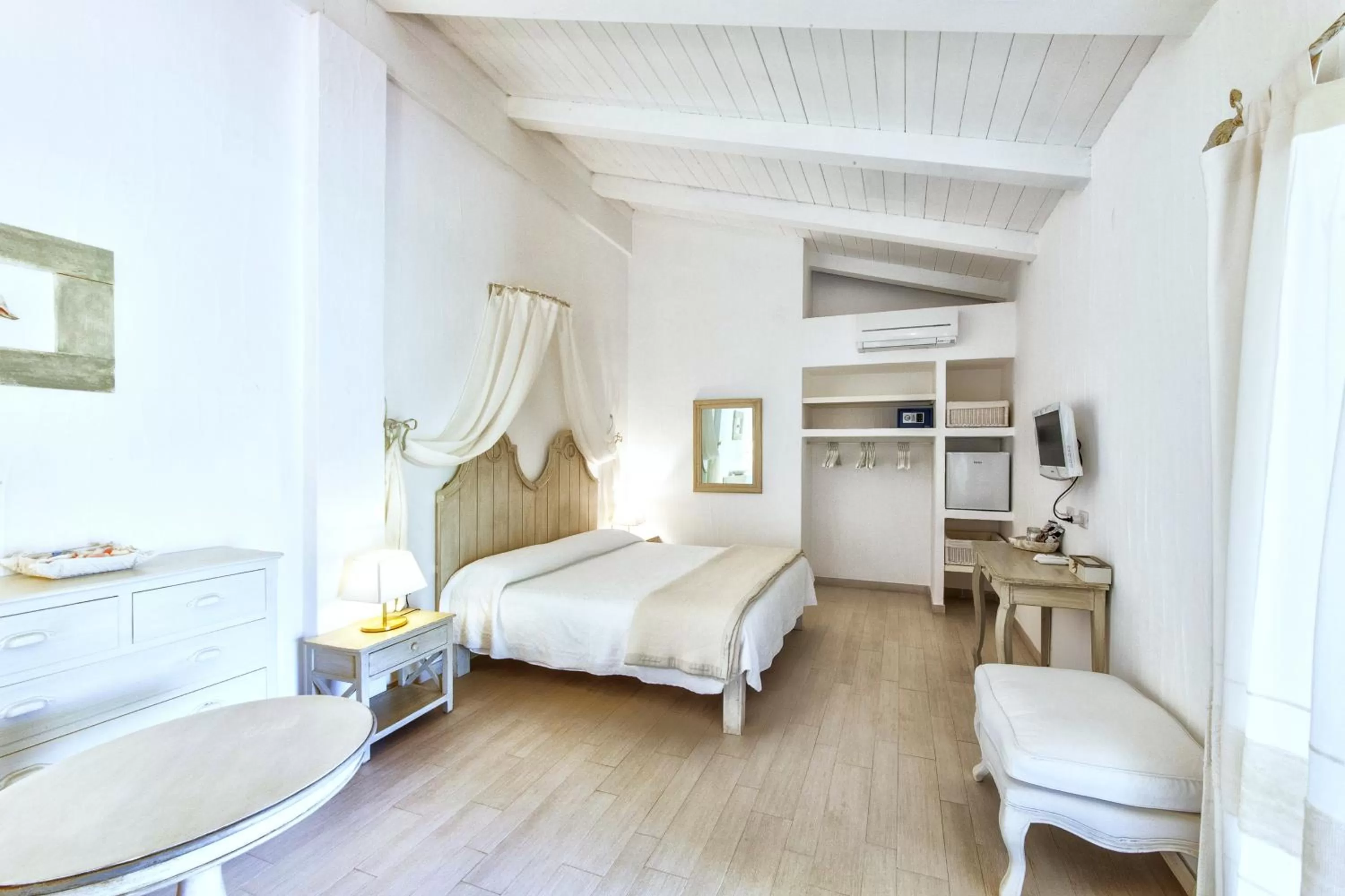 Photo of the whole room, Bed in Cento Ulivi B&B