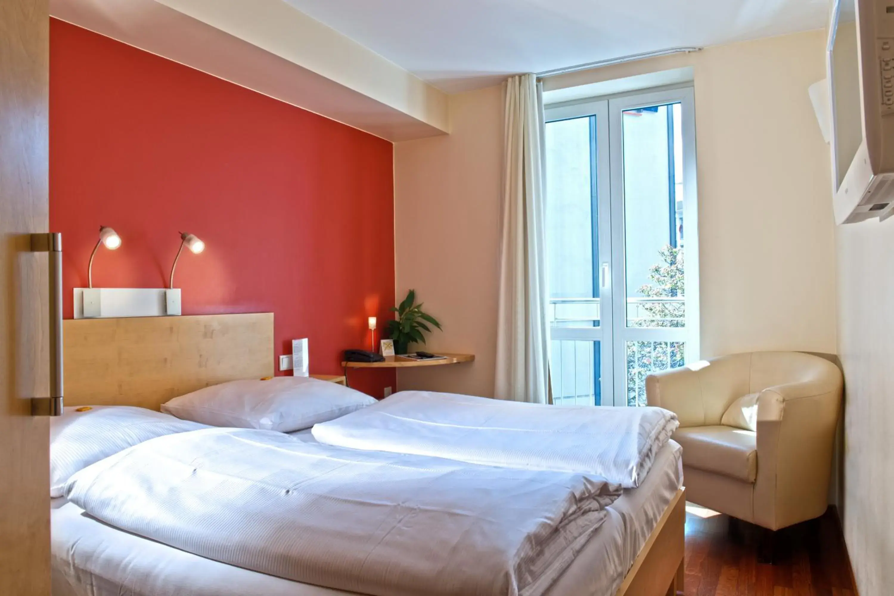 Economy Double Room in Town Hotel Wiesbaden - kleines Privathotel mit Self-Check-In in Bestlage