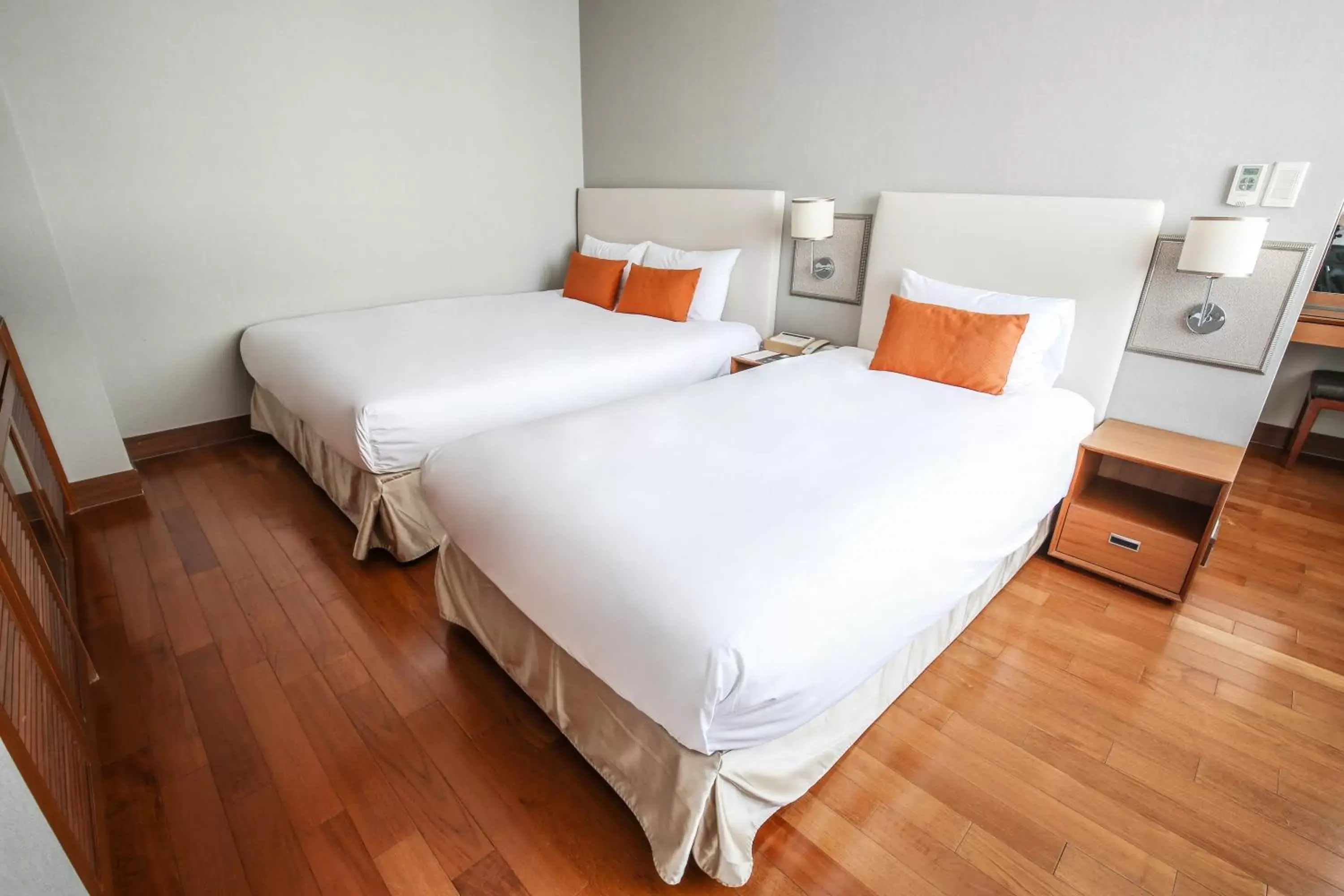 Photo of the whole room, Bed in Hotel Prince Seoul