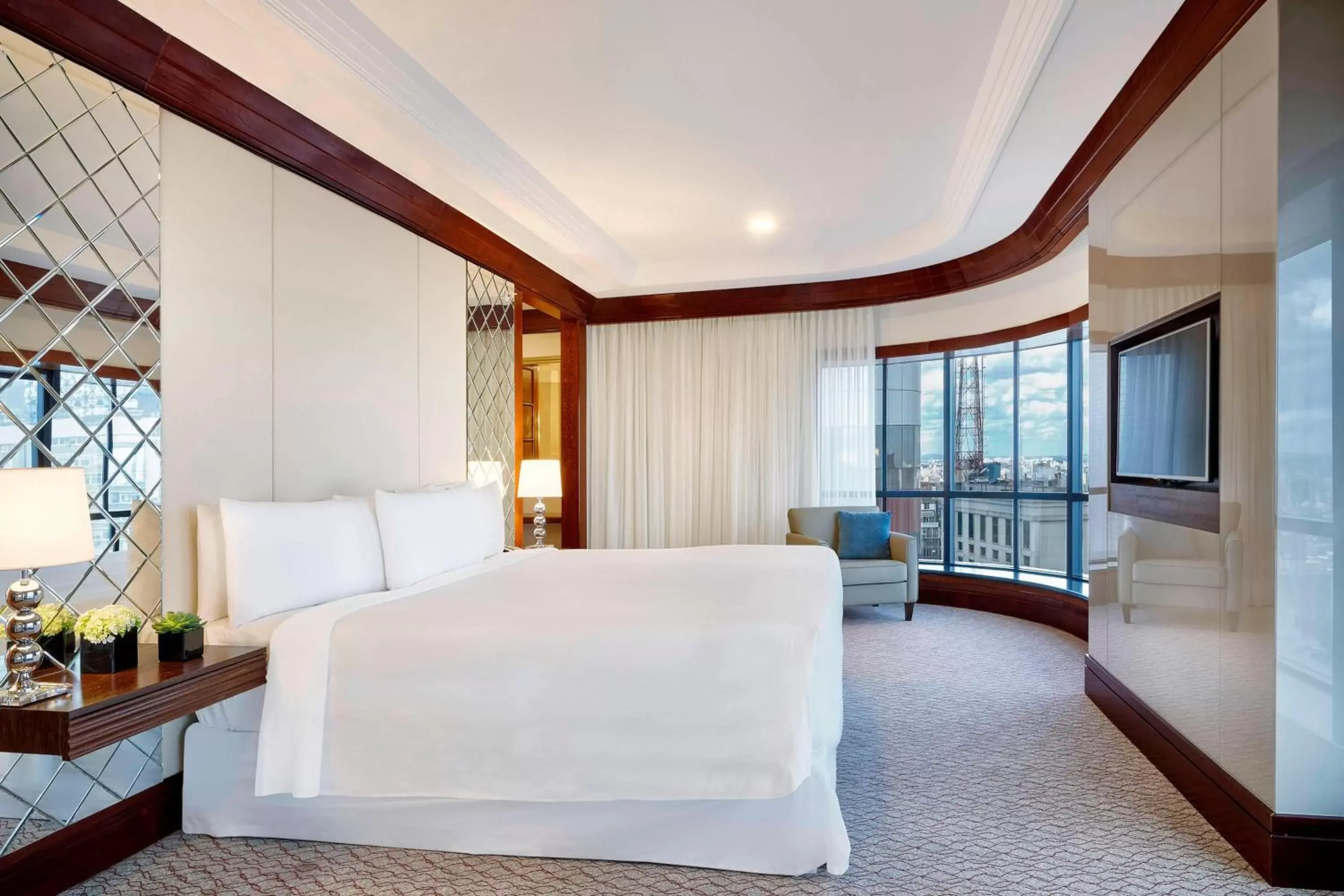 Bedroom in Renaissance São Paulo Hotel