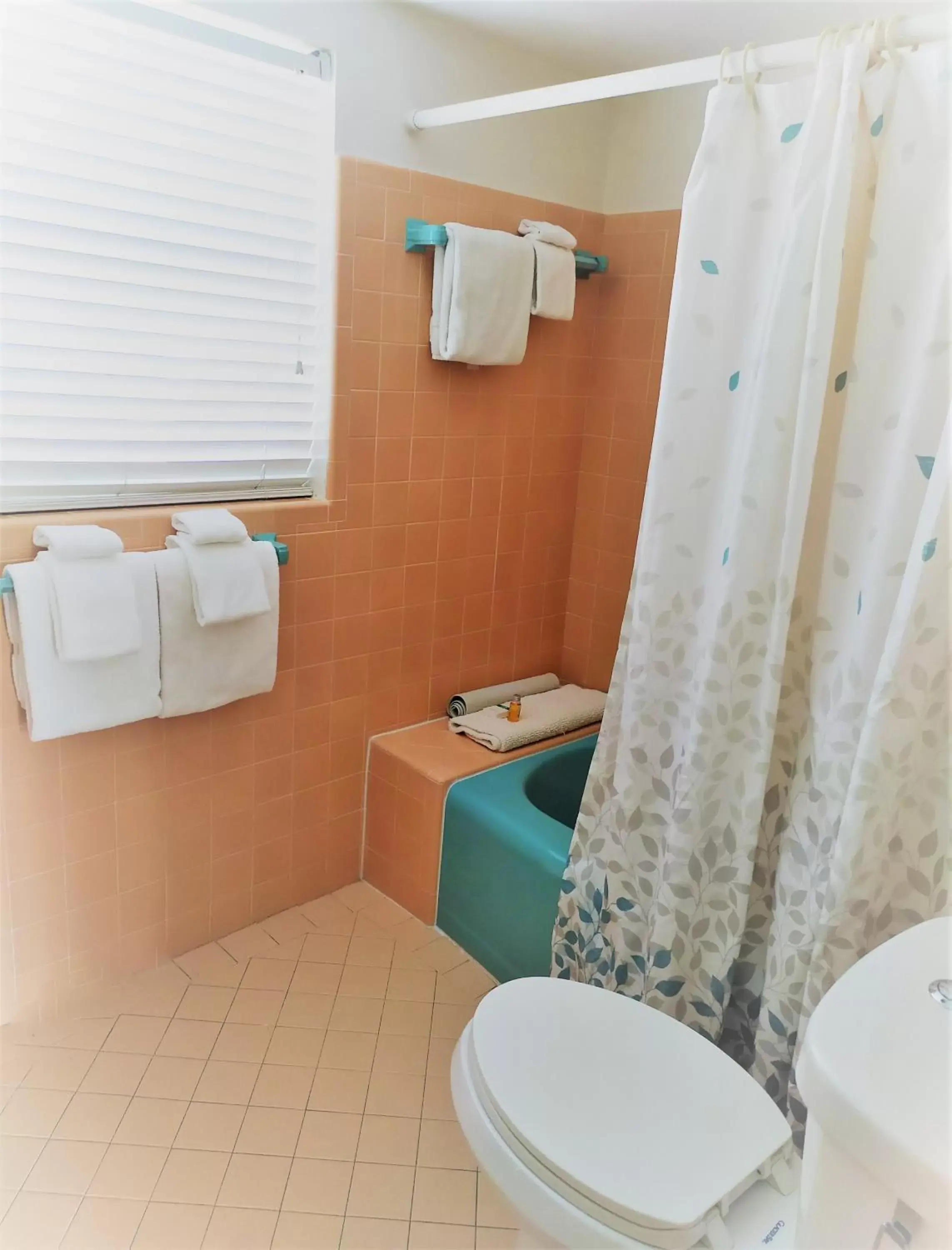 Shower, Bathroom in Manhattan Tower Apartment Hotel