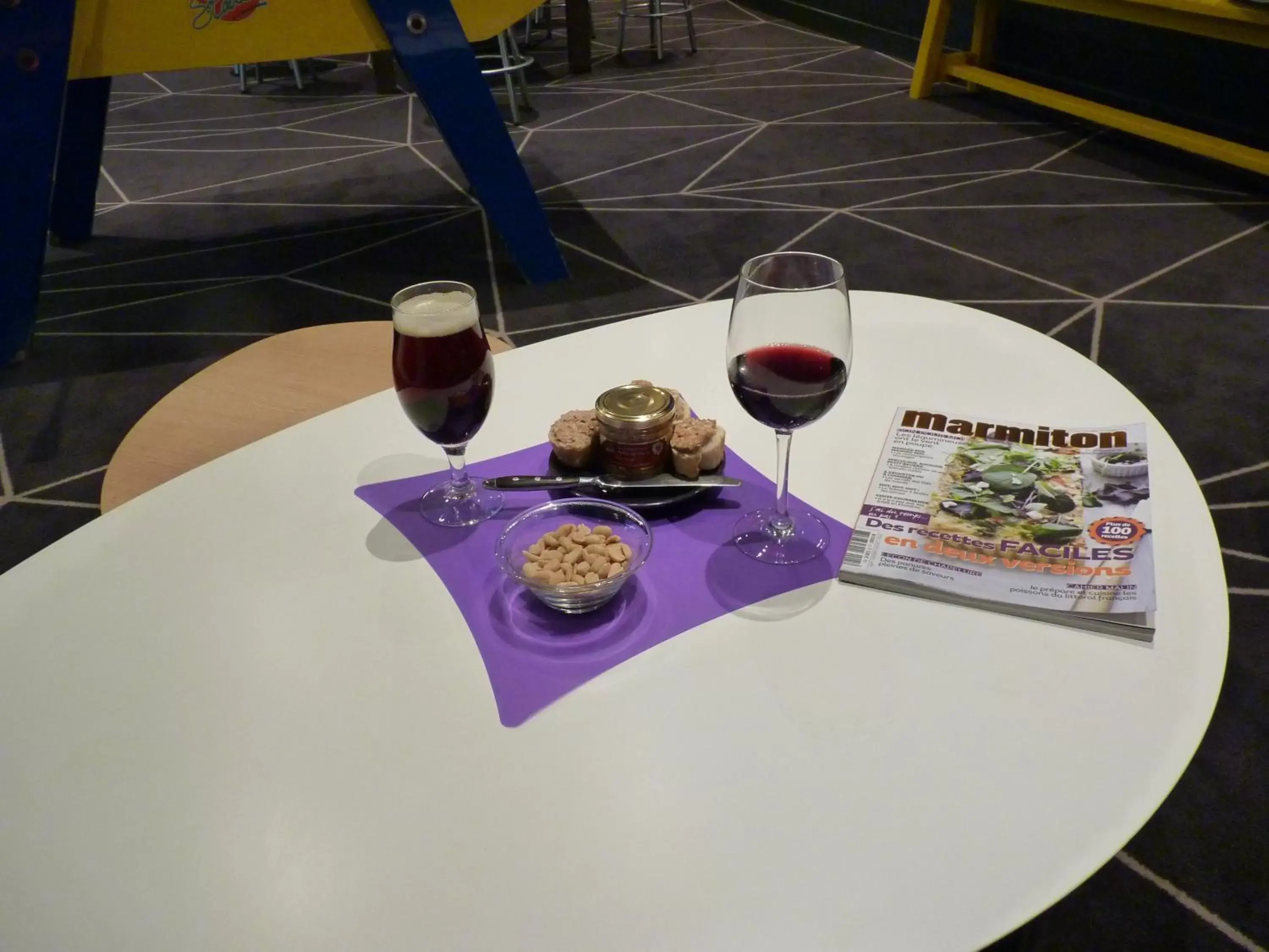Lounge or bar in ibis Styles Roanne Centre Gare