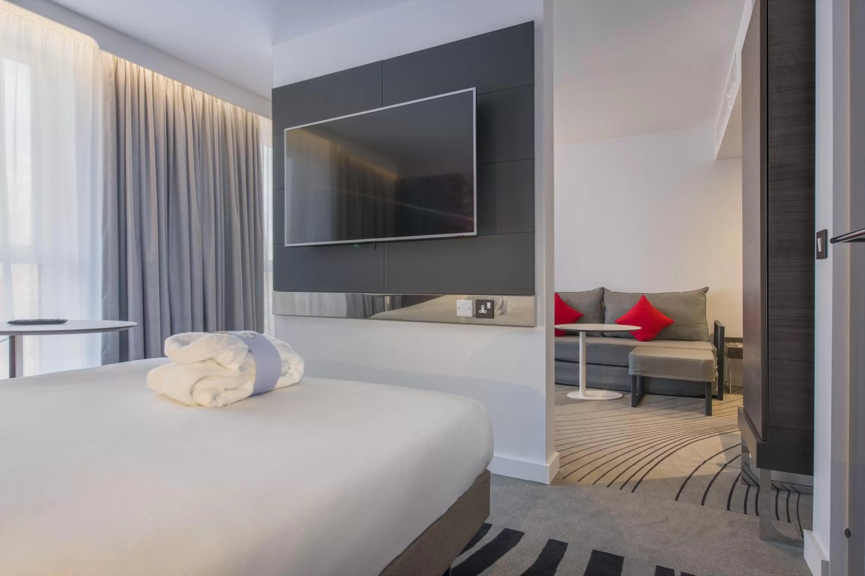 Photo of the whole room, Bed in Novotel York Centre