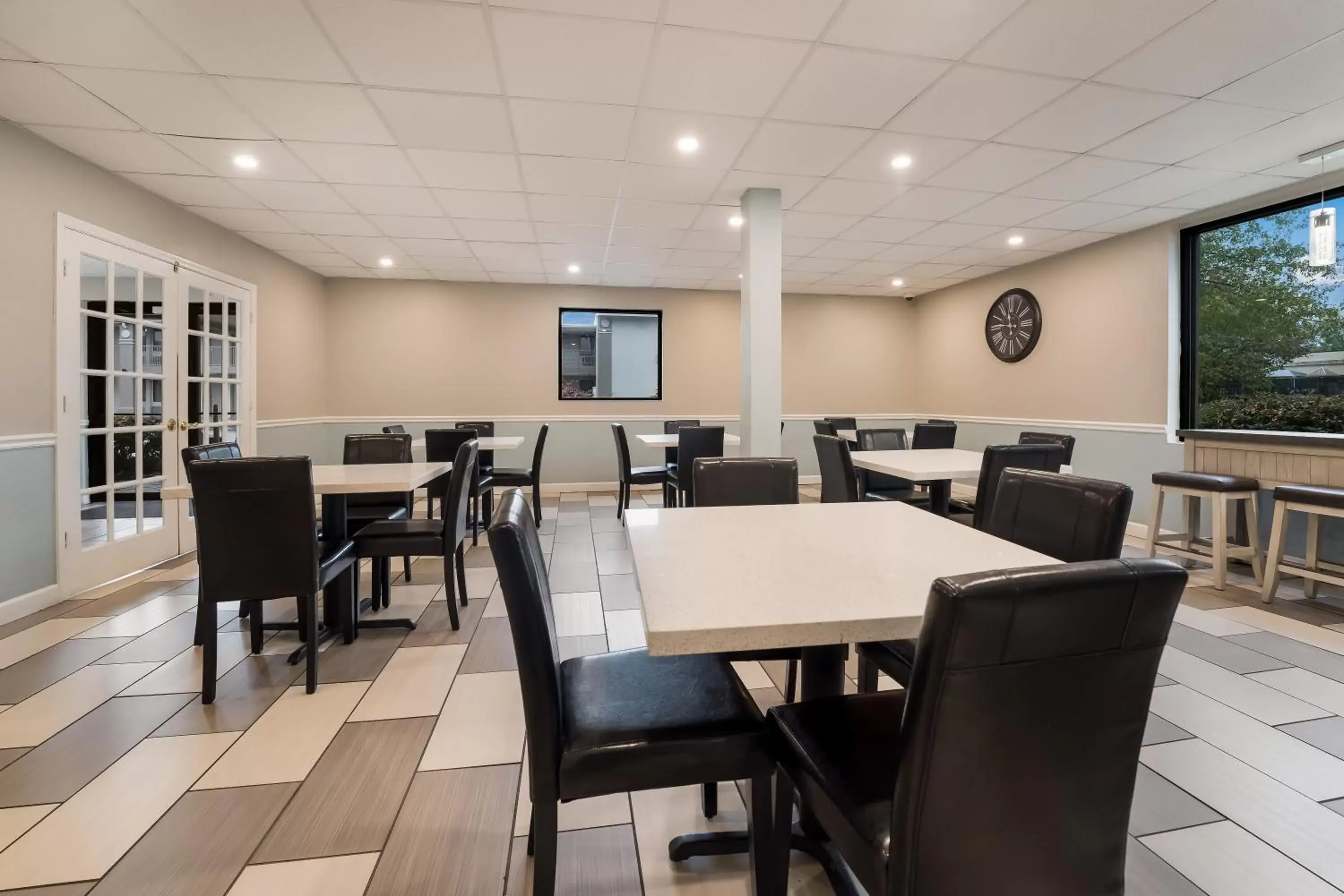 Dining area, Restaurant/Places to Eat in SureStay Hotel by Best Western Columbus Downtown