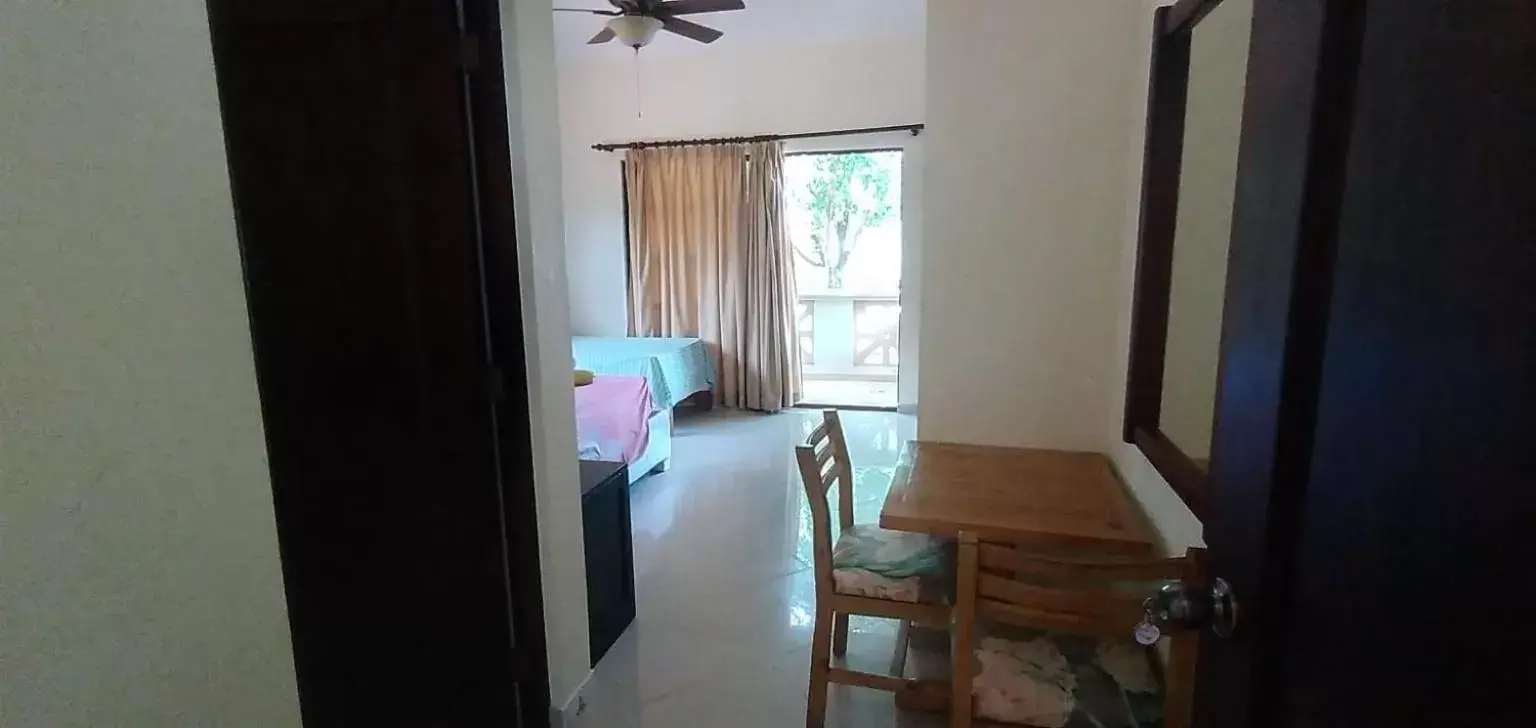 Bedroom, Dining Area in B&B Pavillion