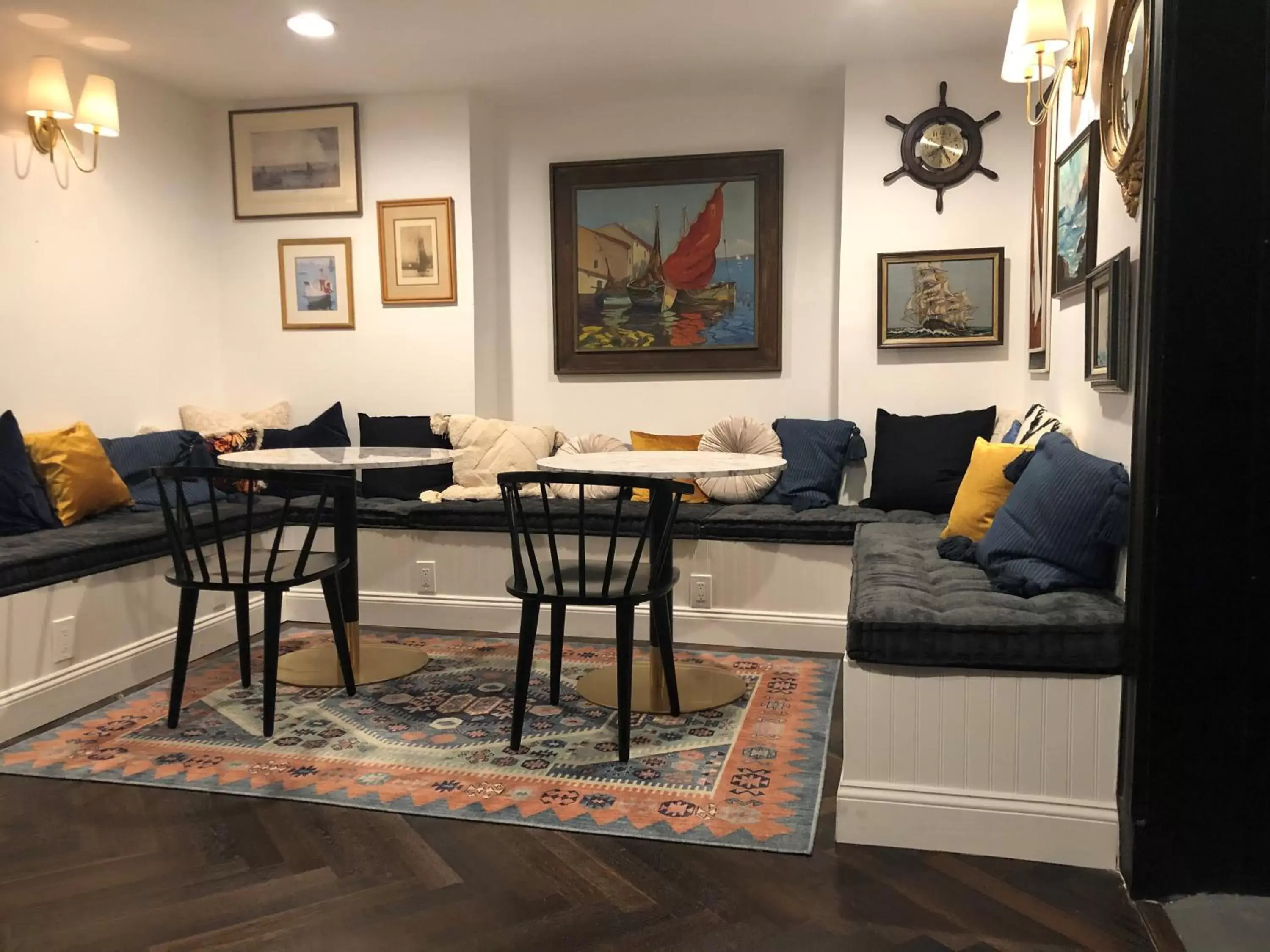 Living room, Seating Area in Found Hotel Boston Common