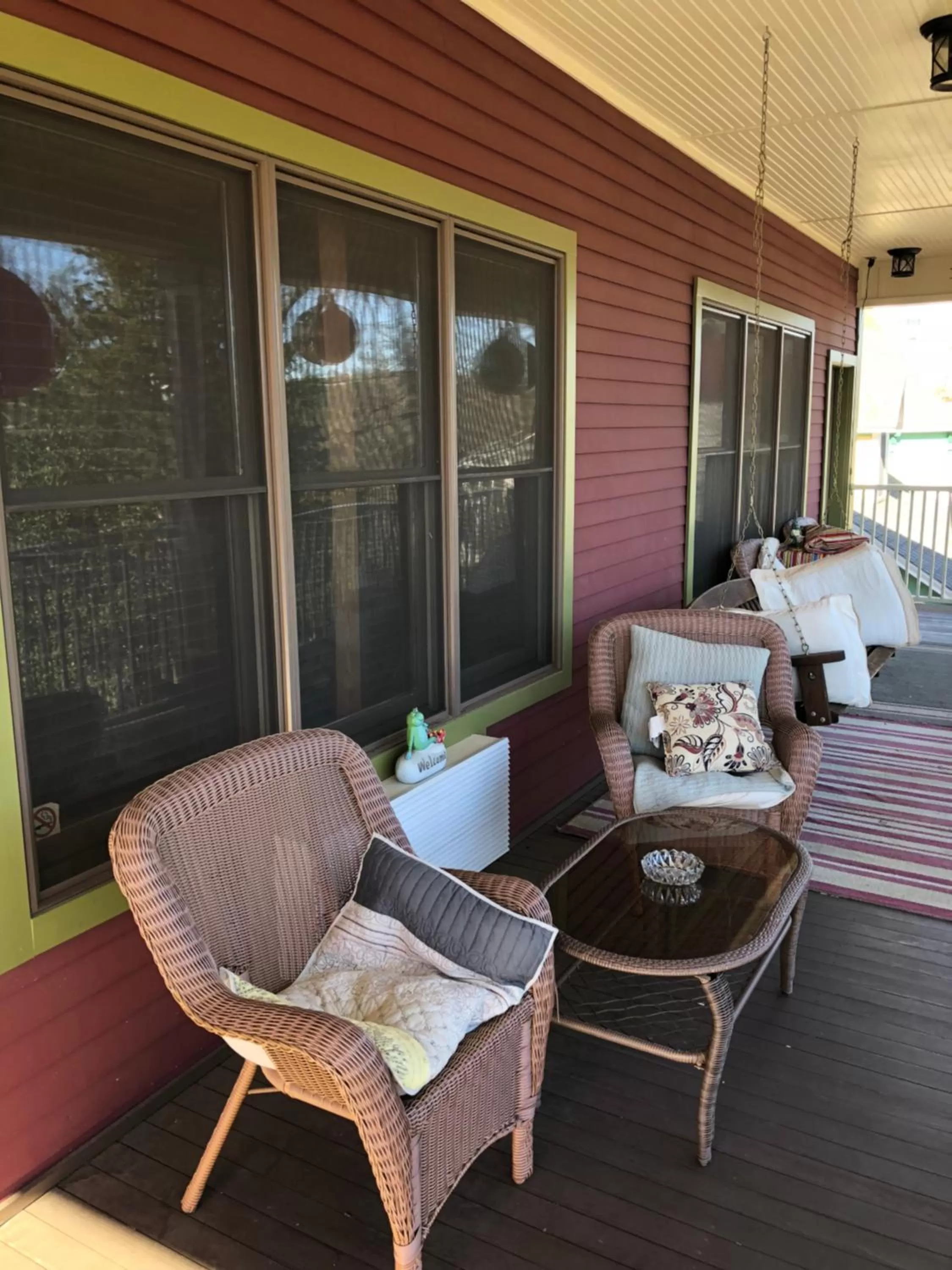 Patio in All Seasons Inn