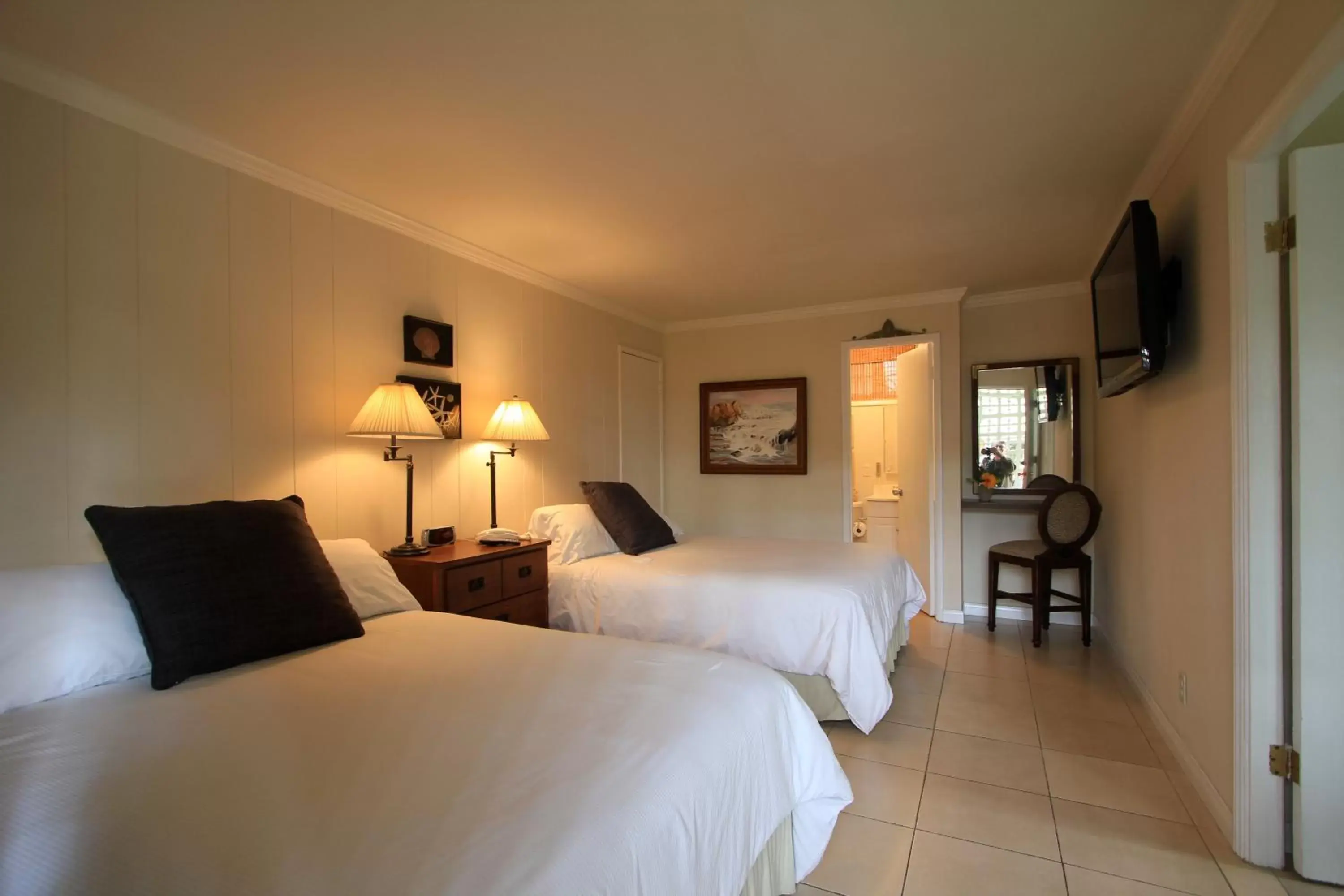 Double Room with Two Double Beds with Kitchenette in The Tides Laguna Beach