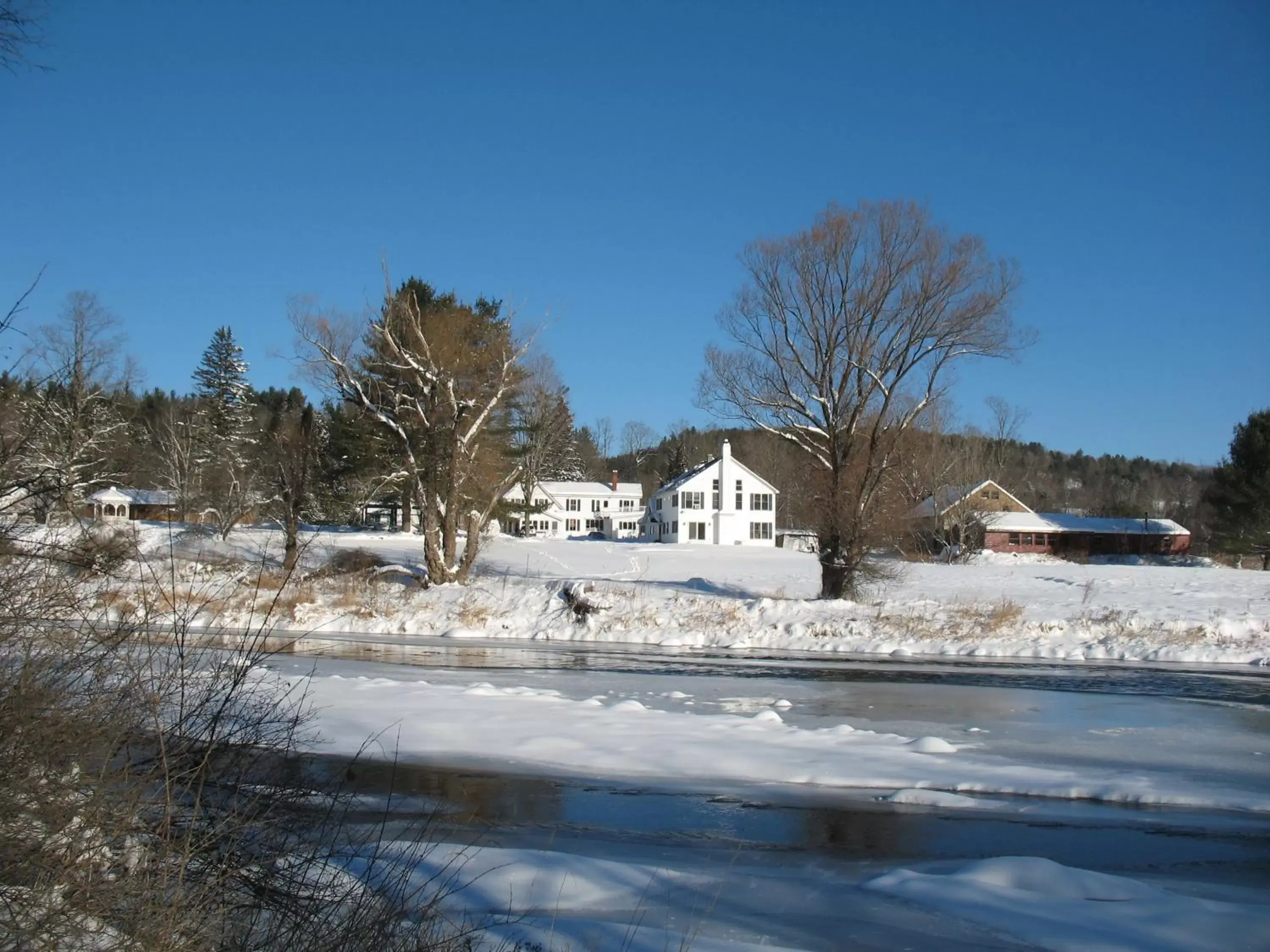 Property building, Winter in The Lincoln Inn & Restaurant At The Covered Bridge