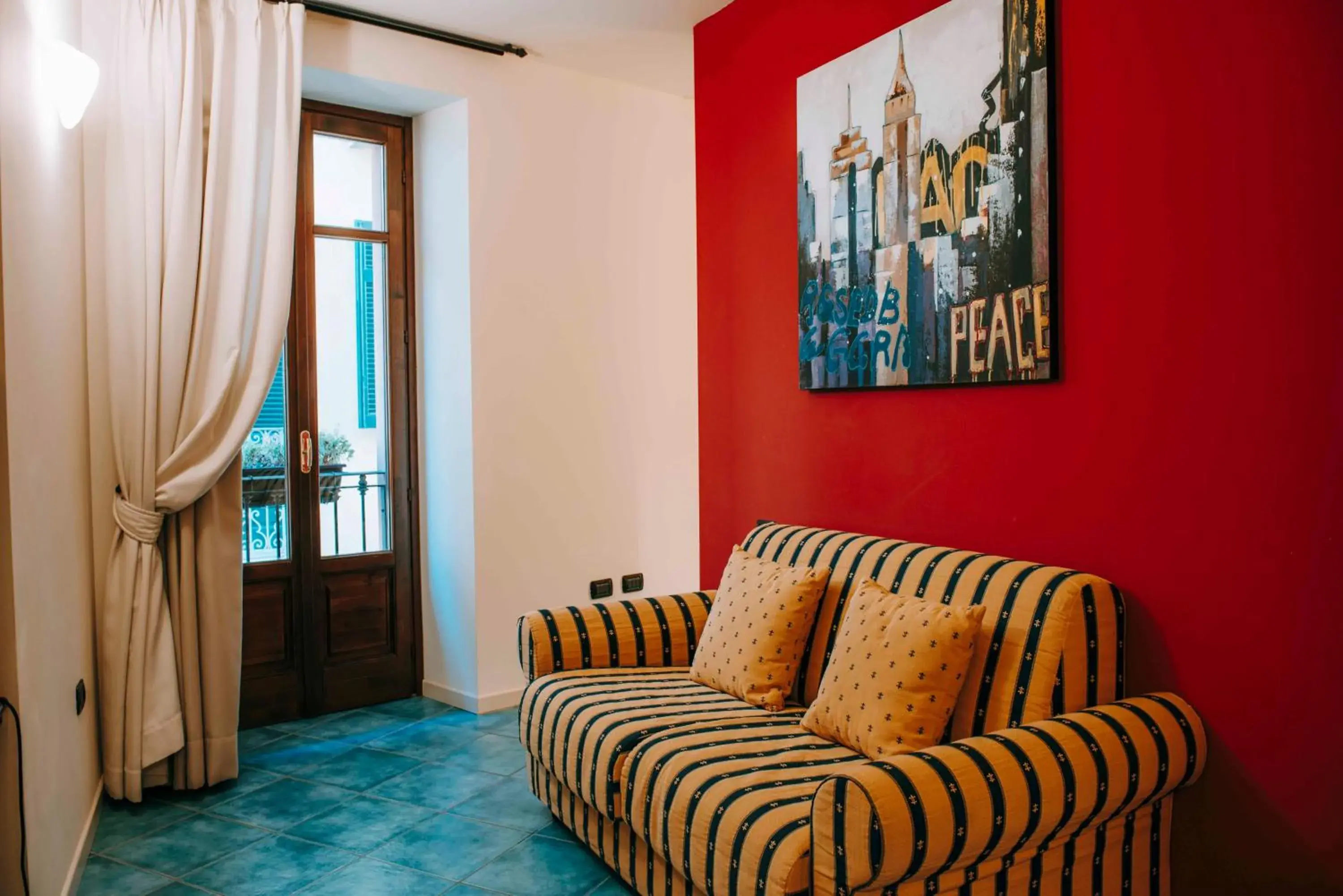 Photo of the whole room, Seating Area in Hotel La Contrada