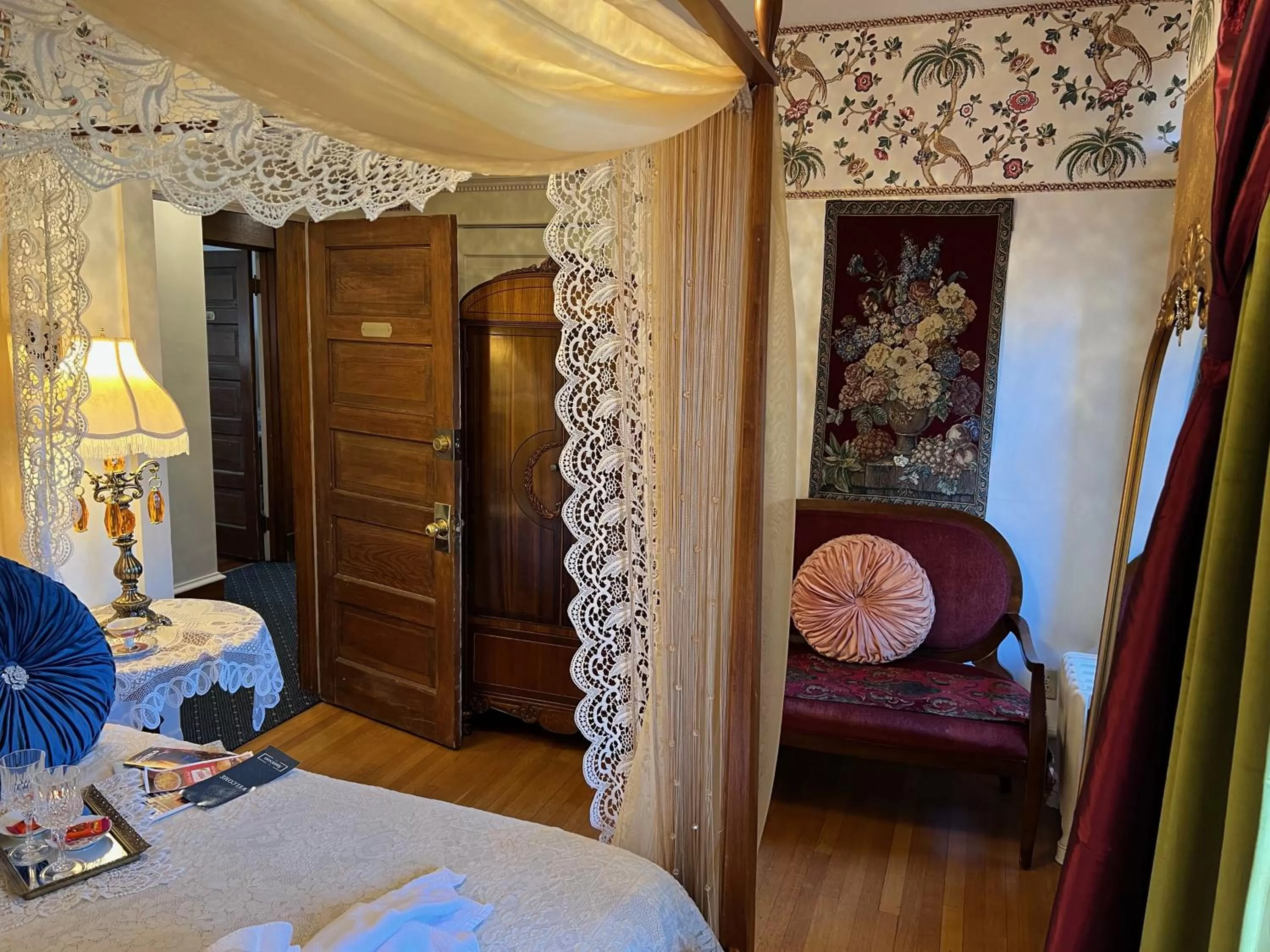 Bed in The Abriendo Inn