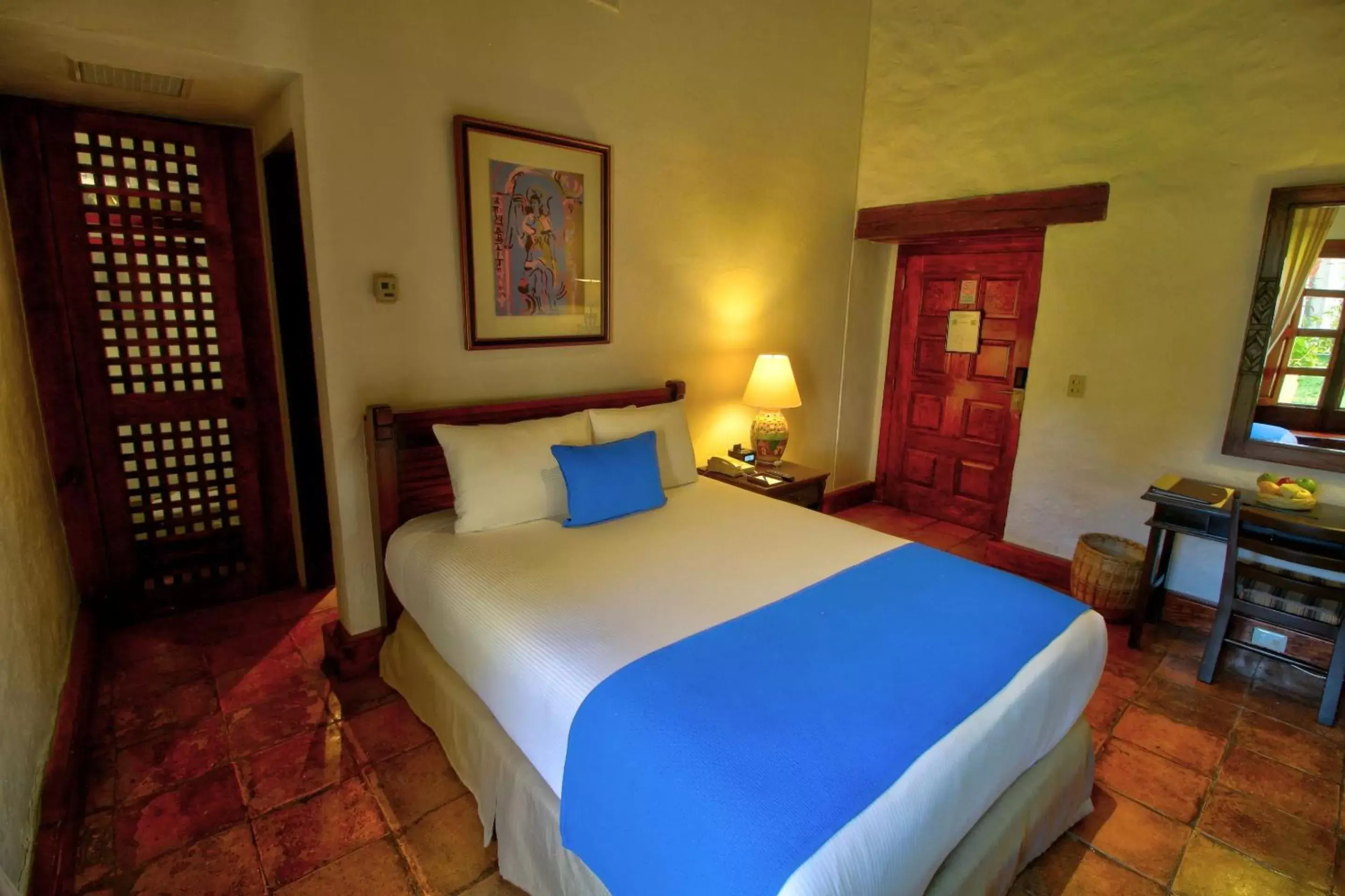 Photo of the whole room, Bed in Quinta Real Oaxaca