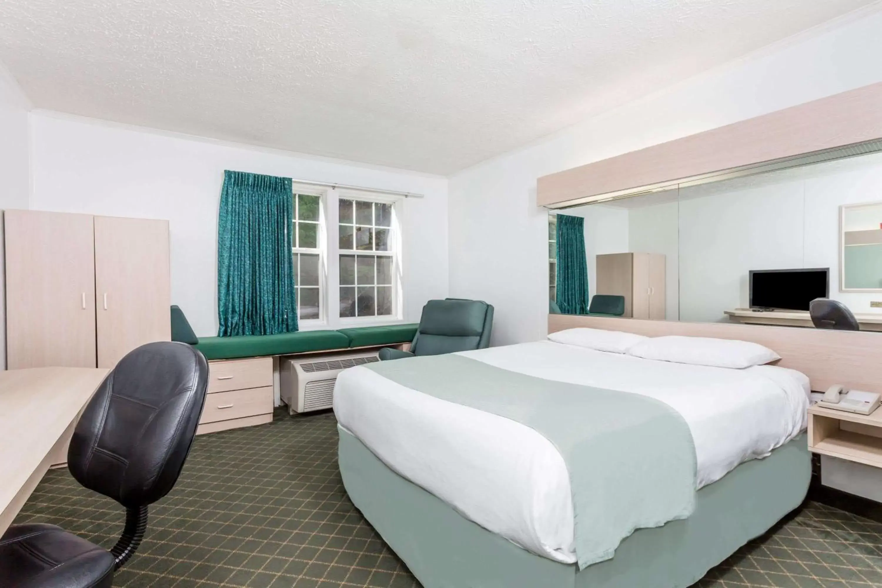 Photo of the whole room, Bed in Microtel Inn by Wyndham Athens Photo of the whole room, Bed in Microtel Inn by Wyndham Athens