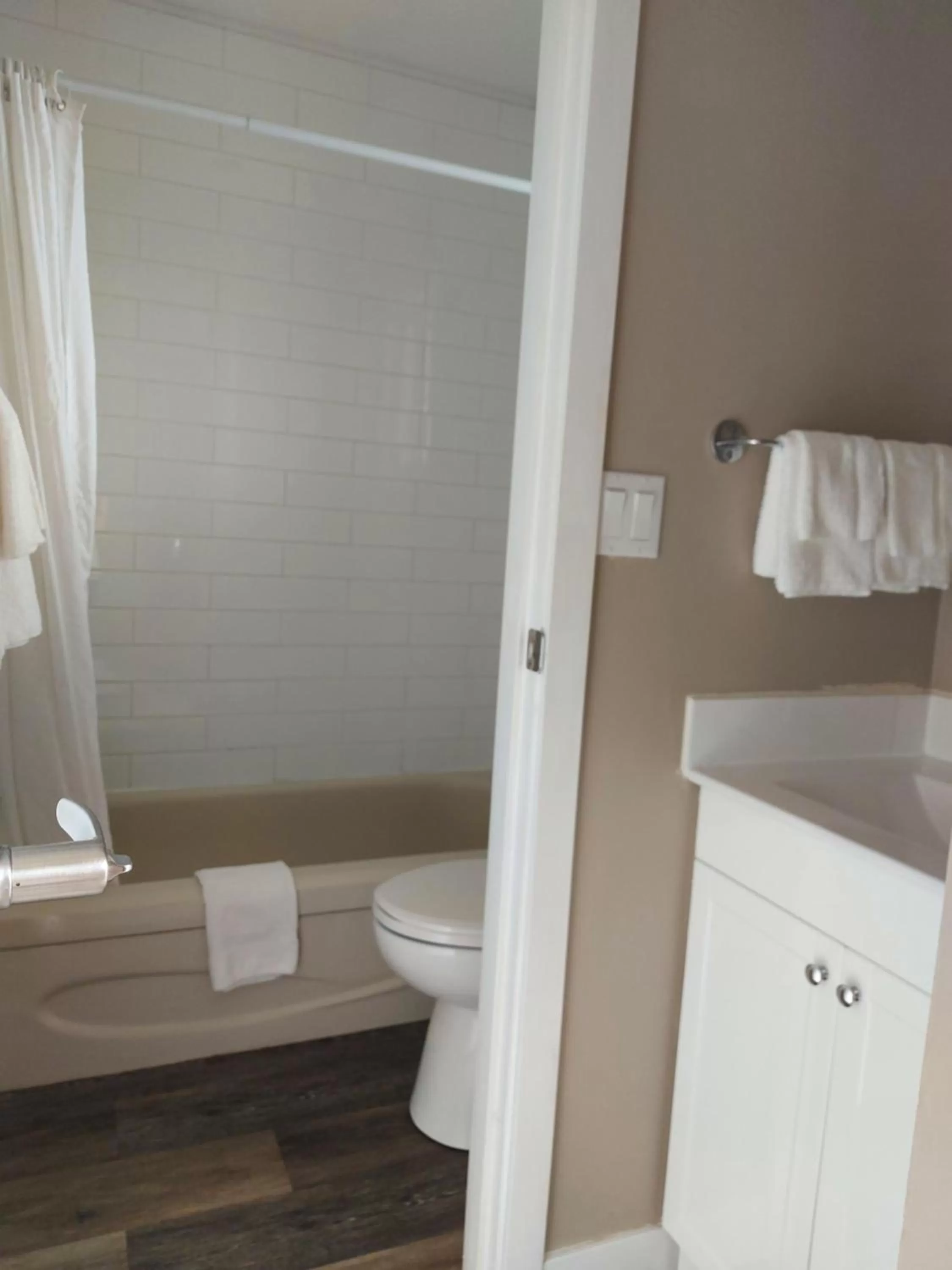 Bathroom in Richter Pass Beach Resort