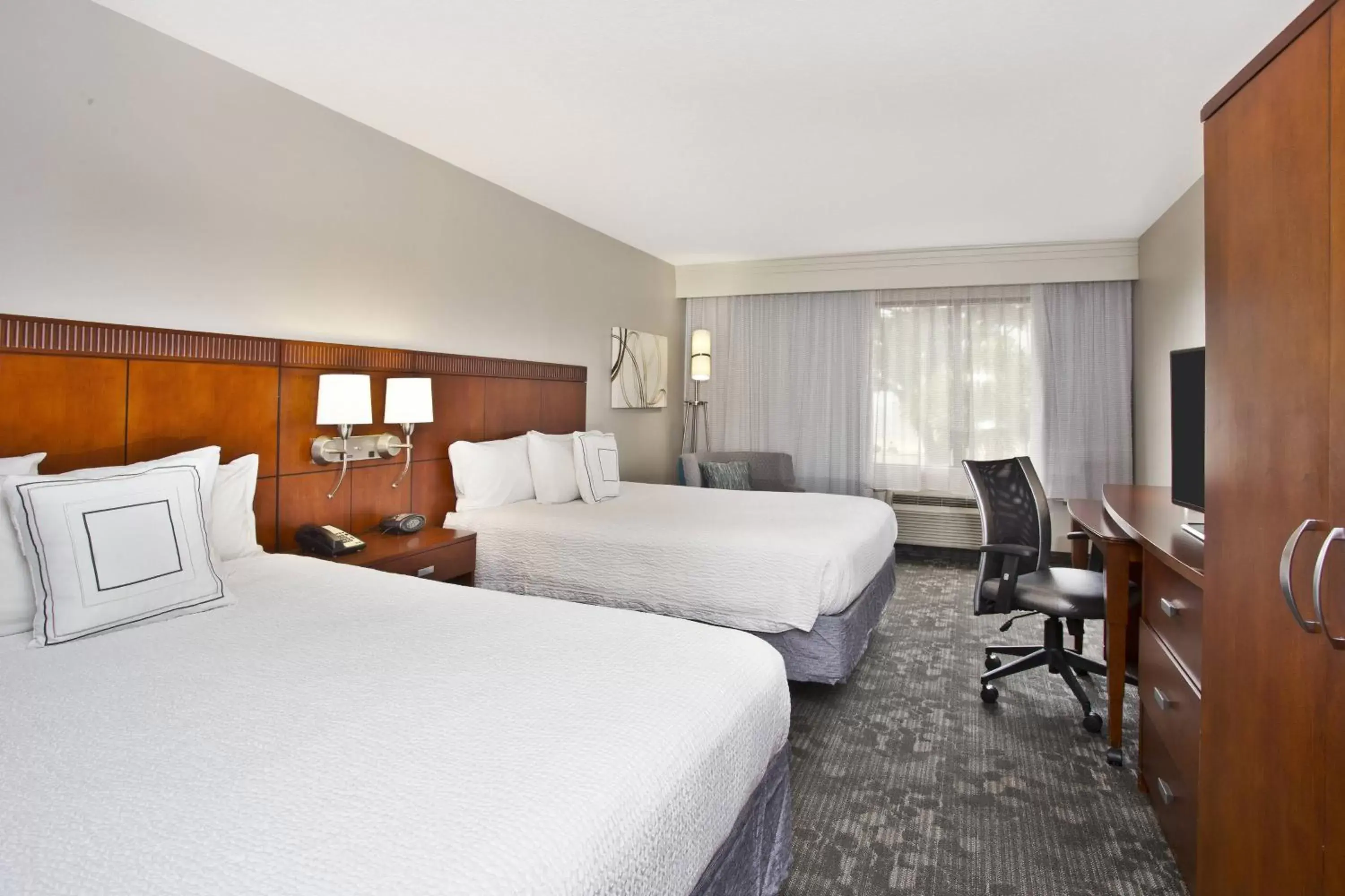 Photo of the whole room, Bed in Courtyard by Marriott Gulfport Beachfront