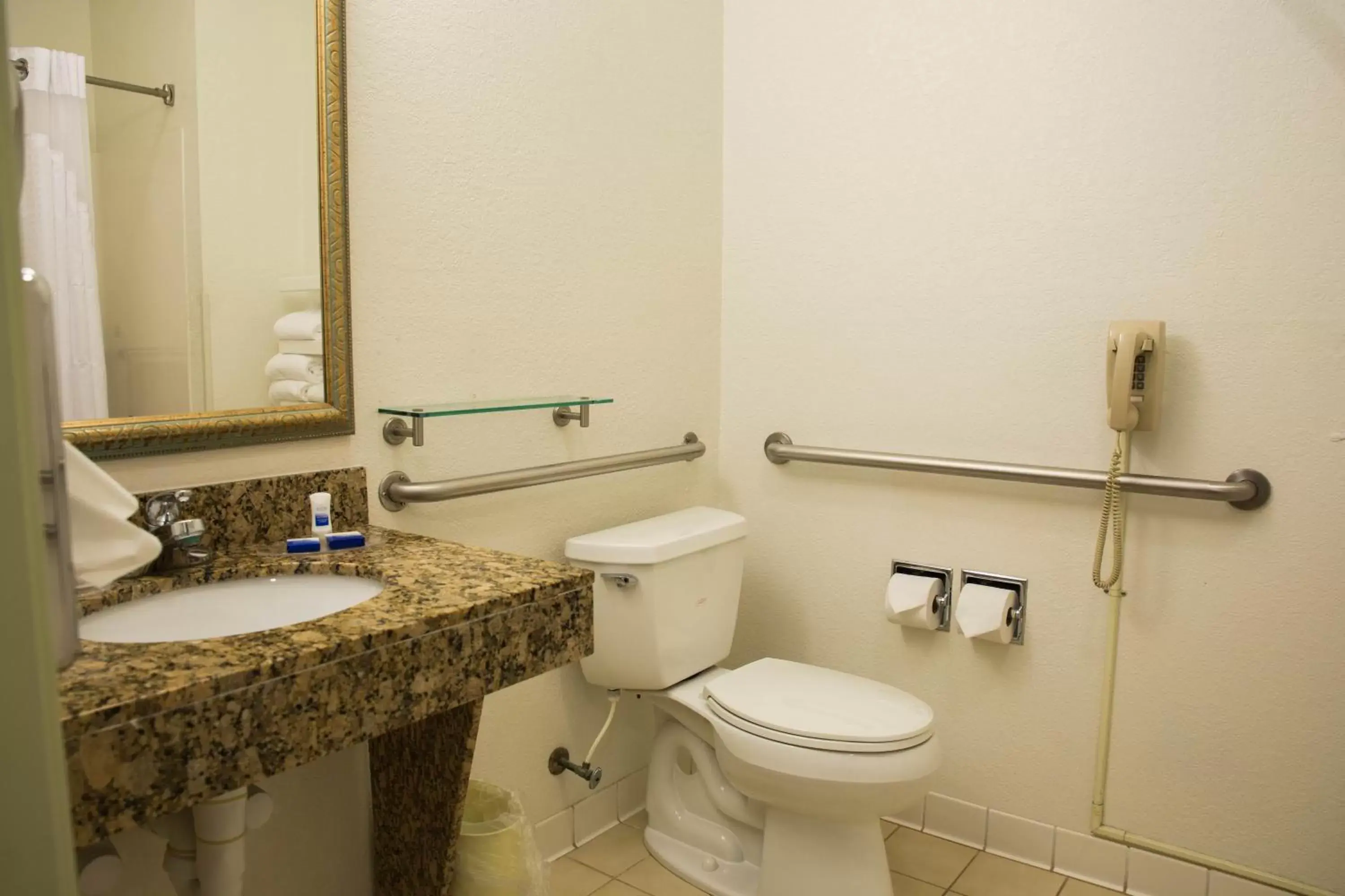 Bathroom in Best Western Celina