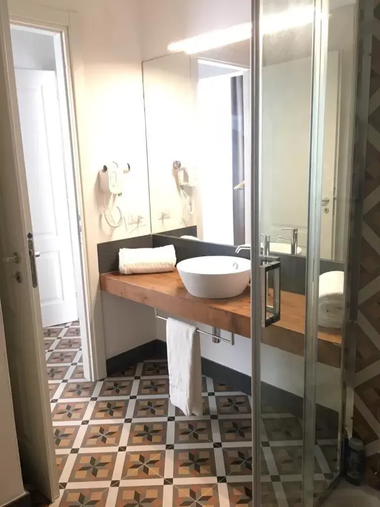 Bathroom in Isabella di Castiglia Apartments