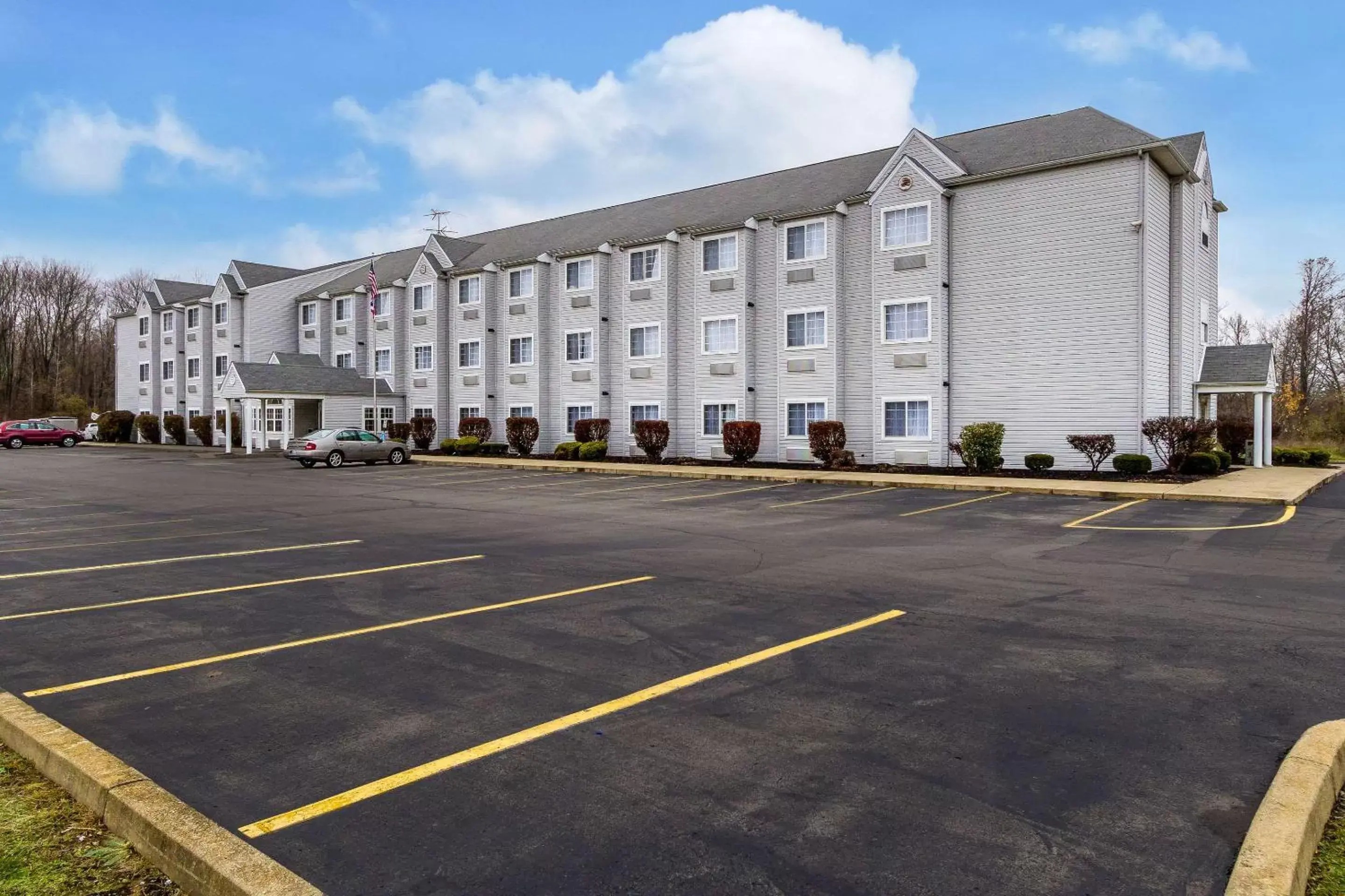 Property building in Quality Inn & Suites North Lima - Boardman Property building in Quality Inn & Suites North Lima - Boardman