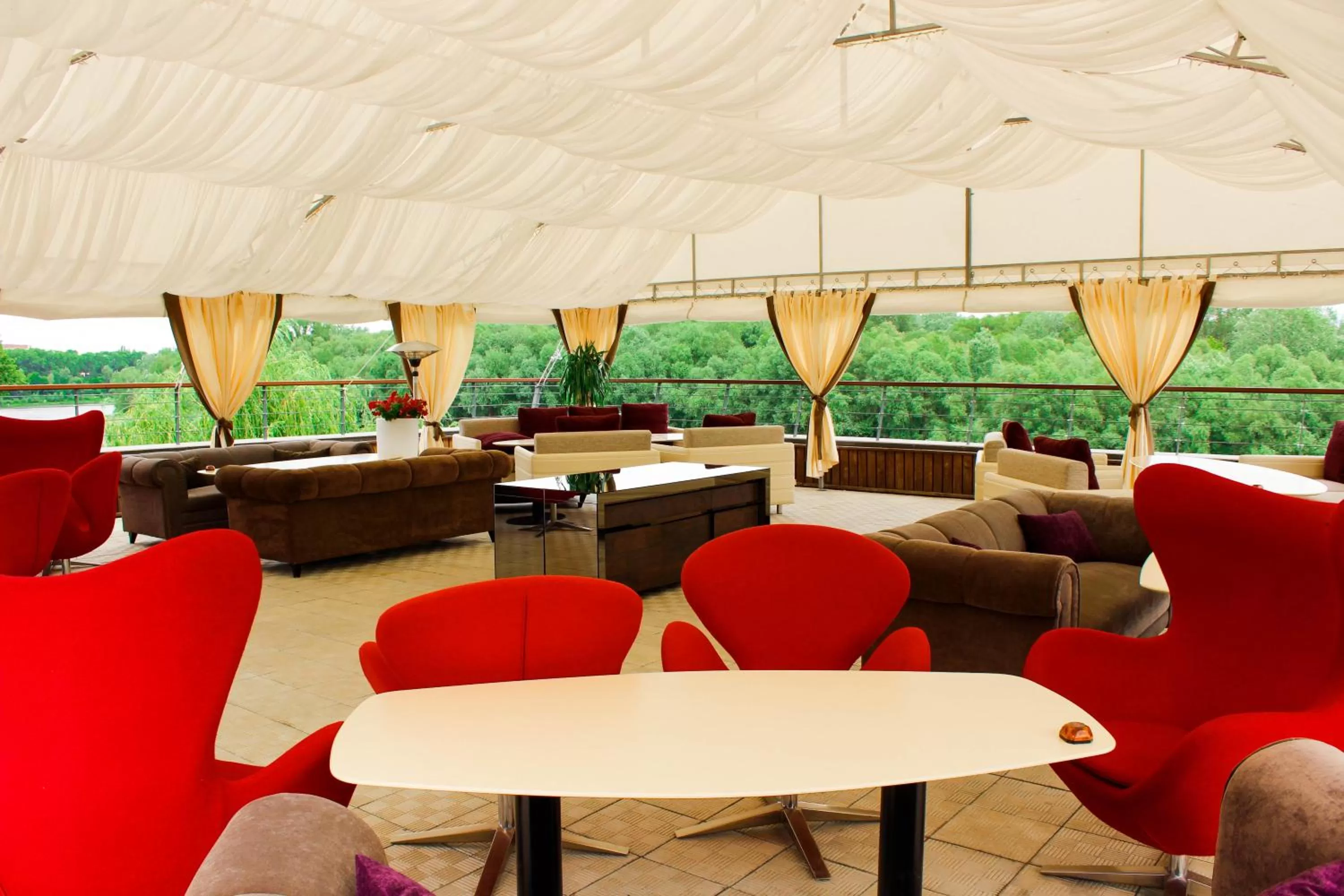 Restaurant/places to eat in RiverSide- Hotel and MICE