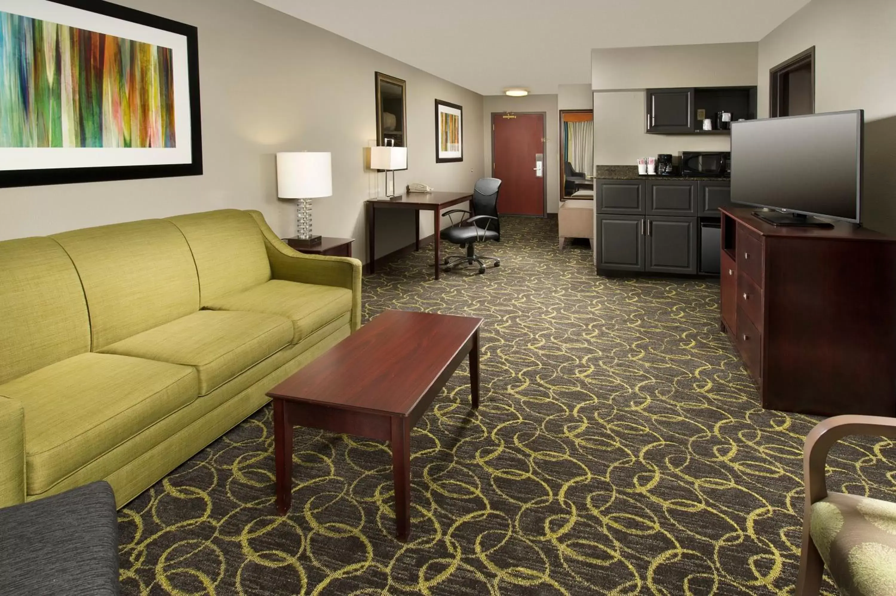 Photo of the whole room, Seating Area in Holiday Inn Express & Suites DFW Airport - Grapevine, an IHG Hotel