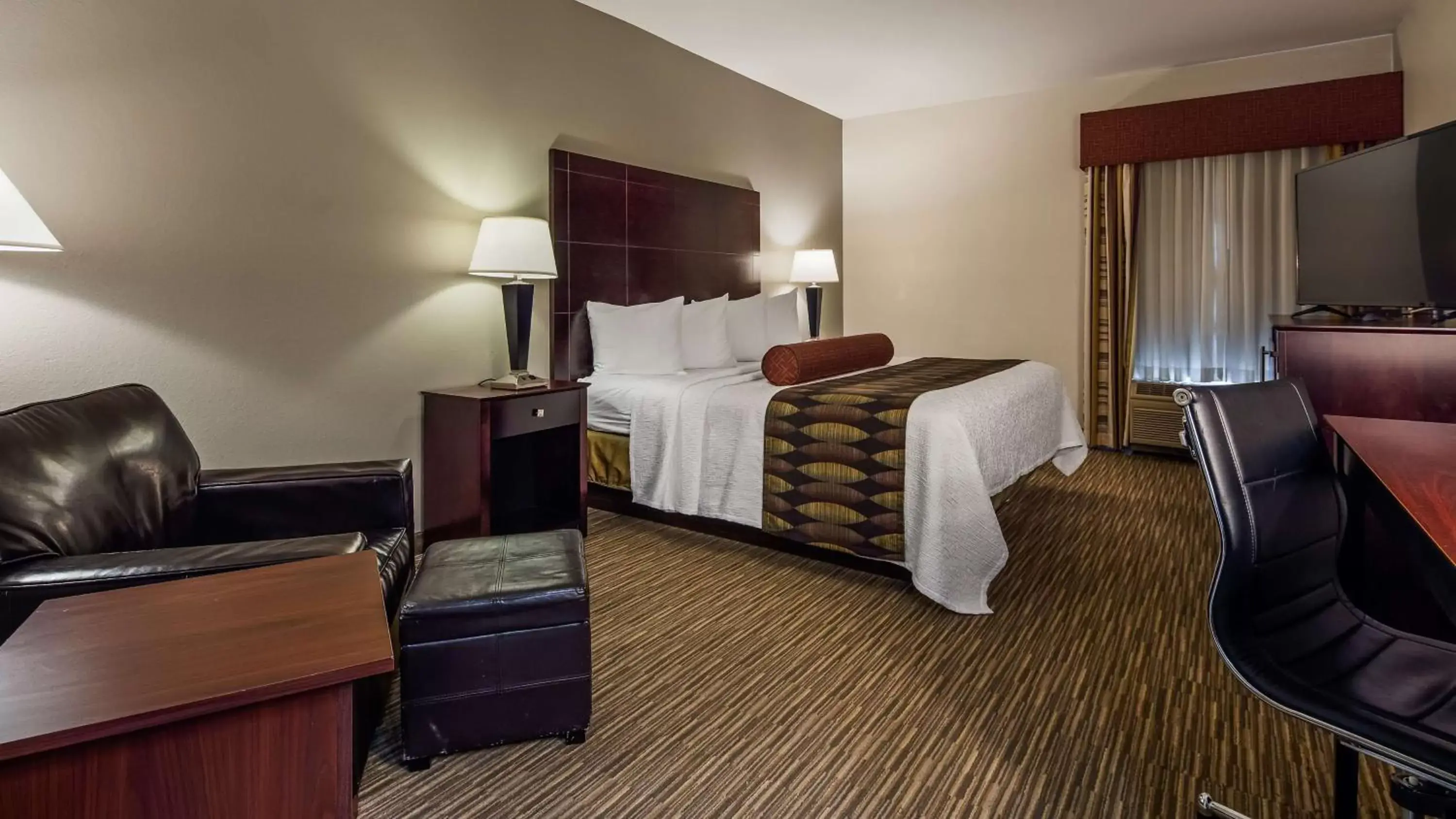 Photo of the whole room, Bed in Best Western Plus O'hare International South Hotel