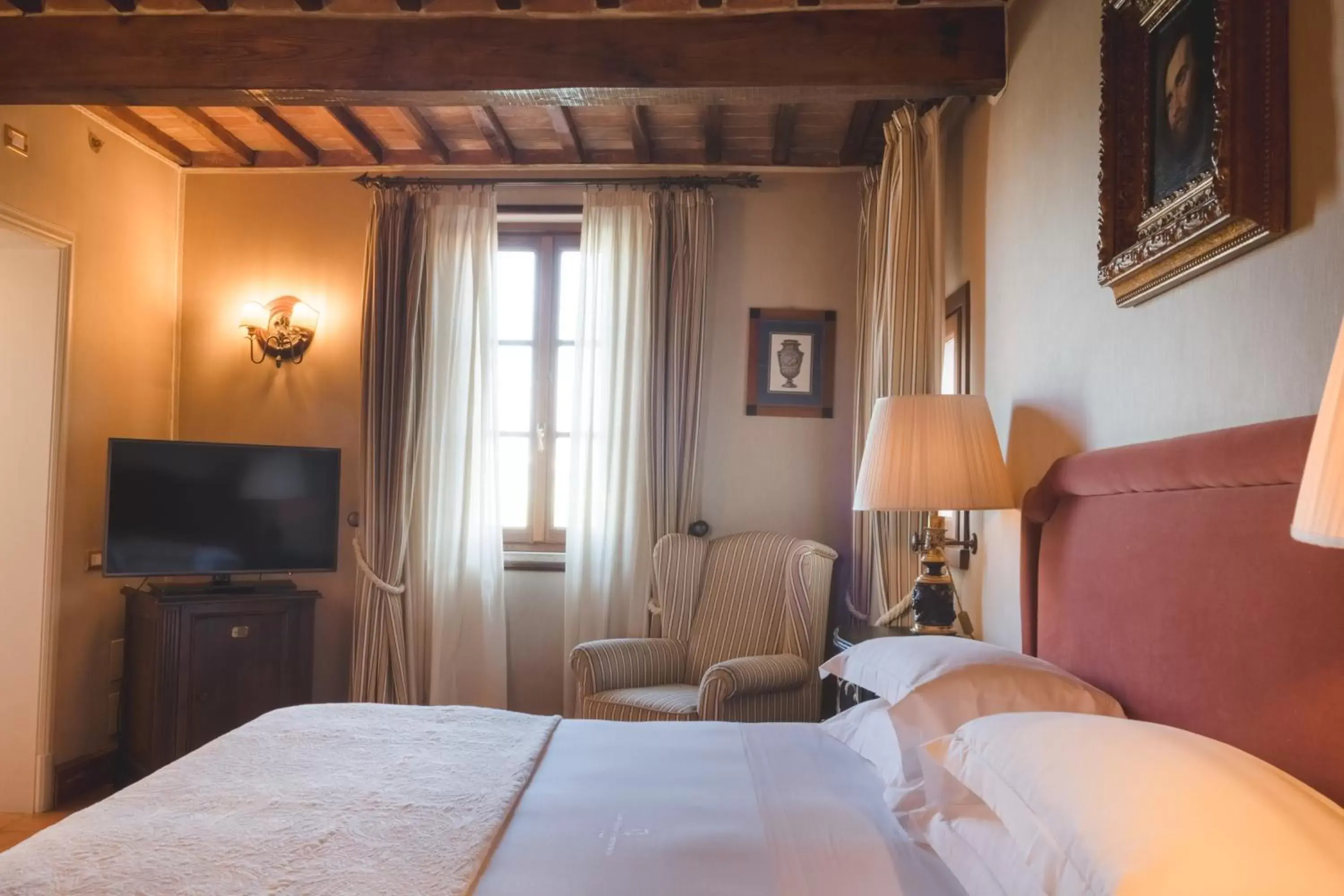 Bedroom, Bed in Grand Hotel Continental Siena - Starhotels Collezione