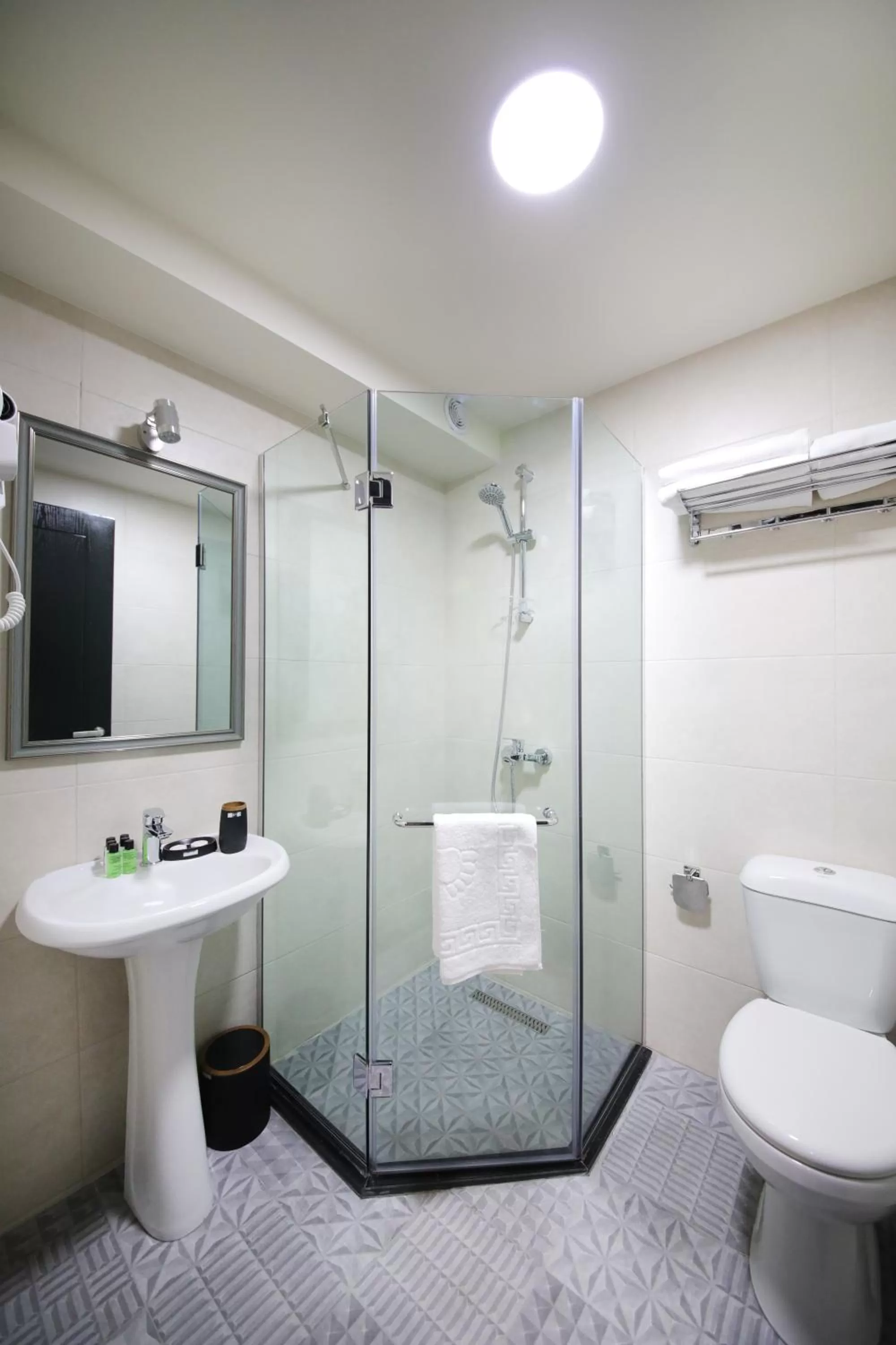 Shower in Hotel InnDigo in Kutaisi