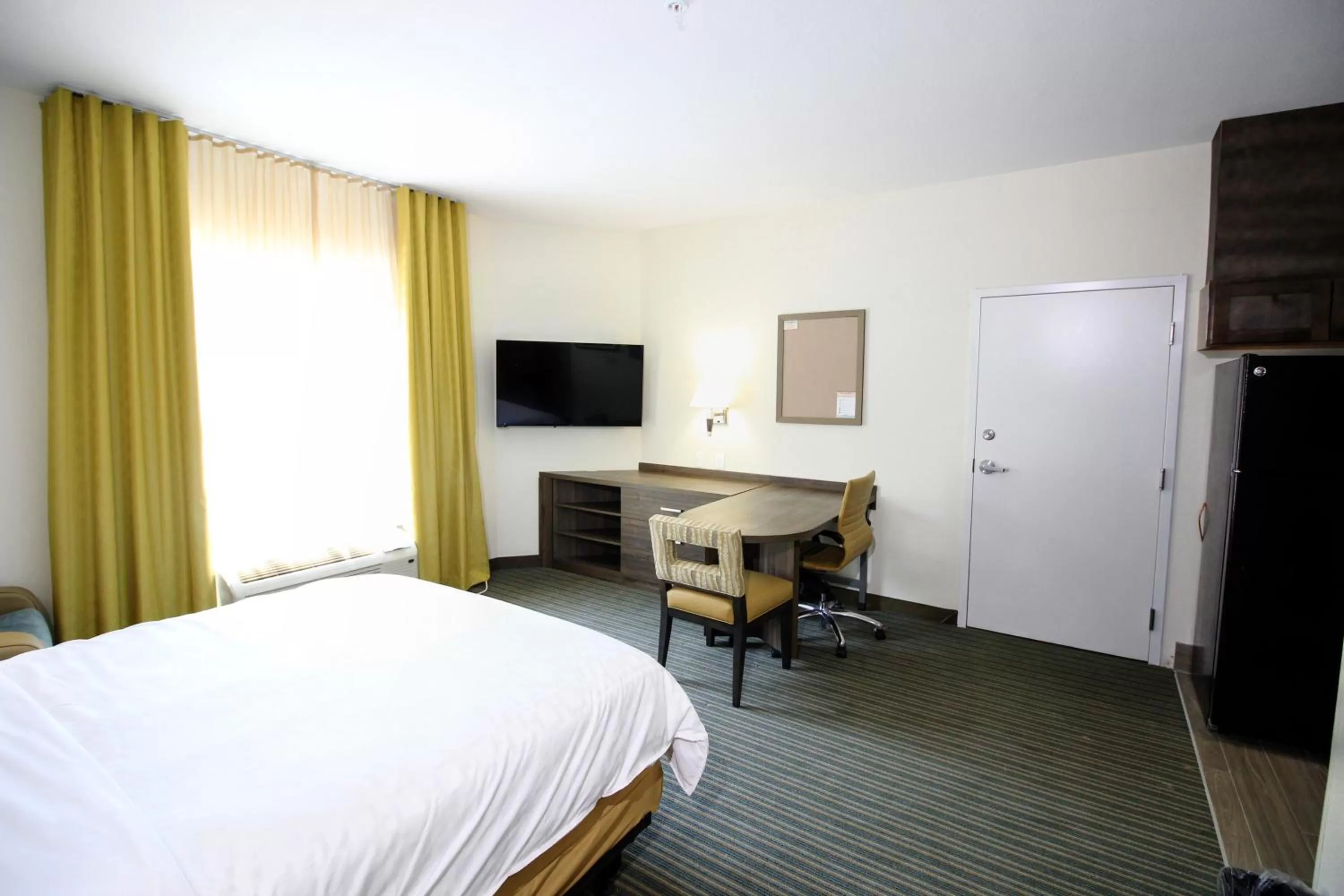 Photo of the whole room, Bed in Candlewood Suites - Memphis East by IHG