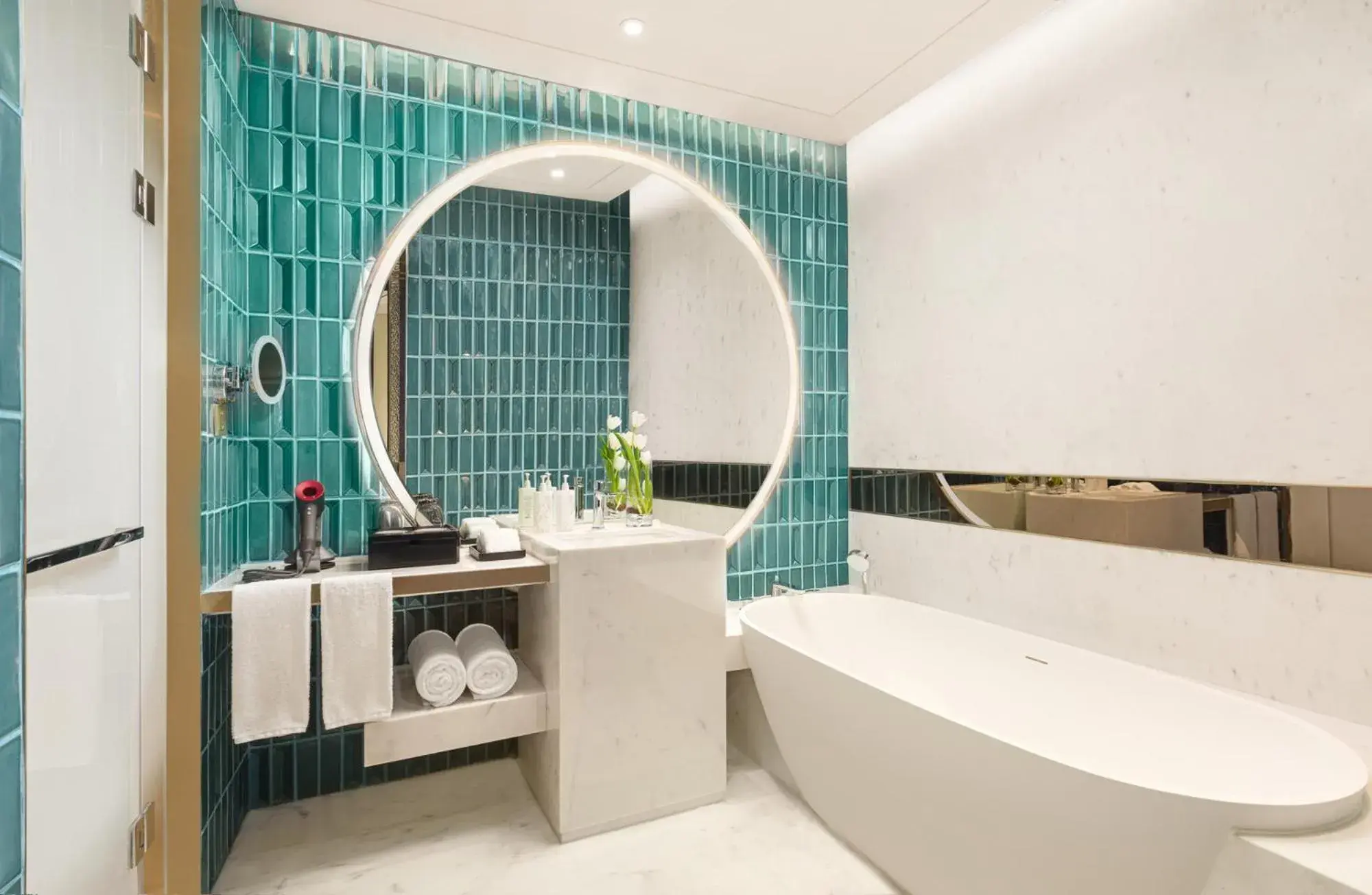 Bathroom in HUALUXE Shanghai Changfeng Park - Park Lake View Bathroom in HUALUXE Shanghai Changfeng Park - Park Lake View