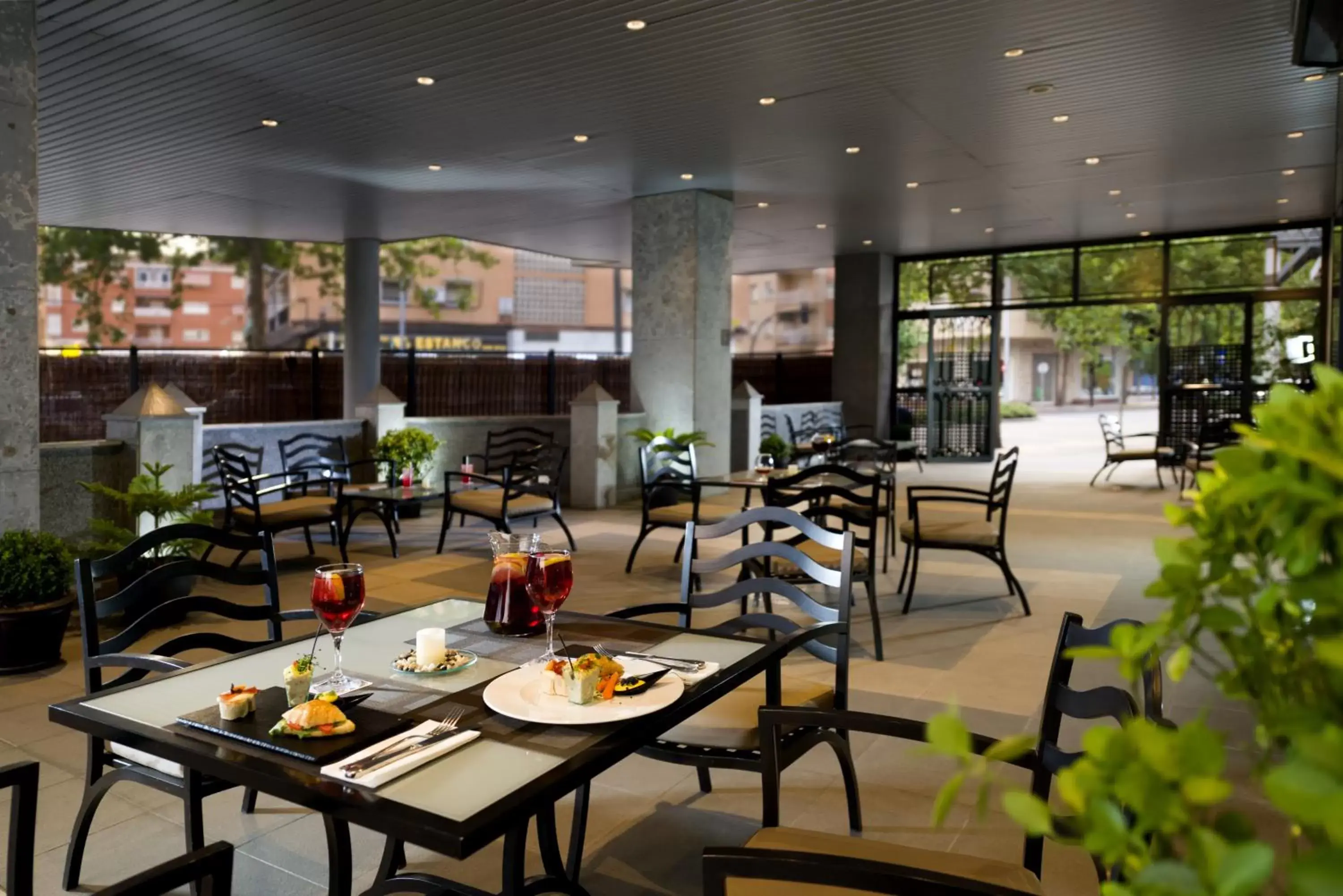 Balcony/Terrace, Restaurant/Places to Eat in Hotel Badajoz Center