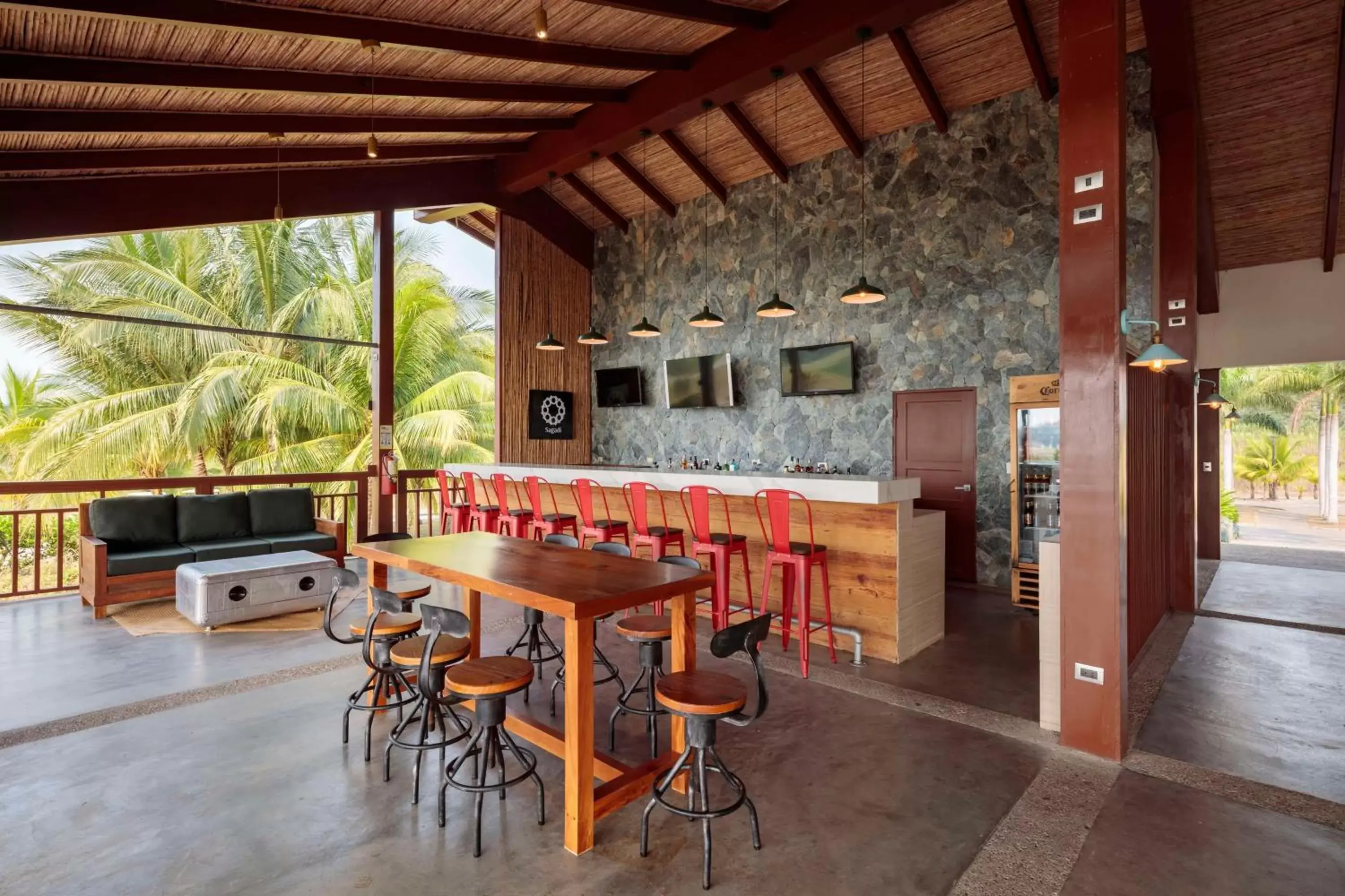 Lounge or bar, Restaurant/Places to Eat in Indura Beach & Golf Resort Curio Collection By Hilton