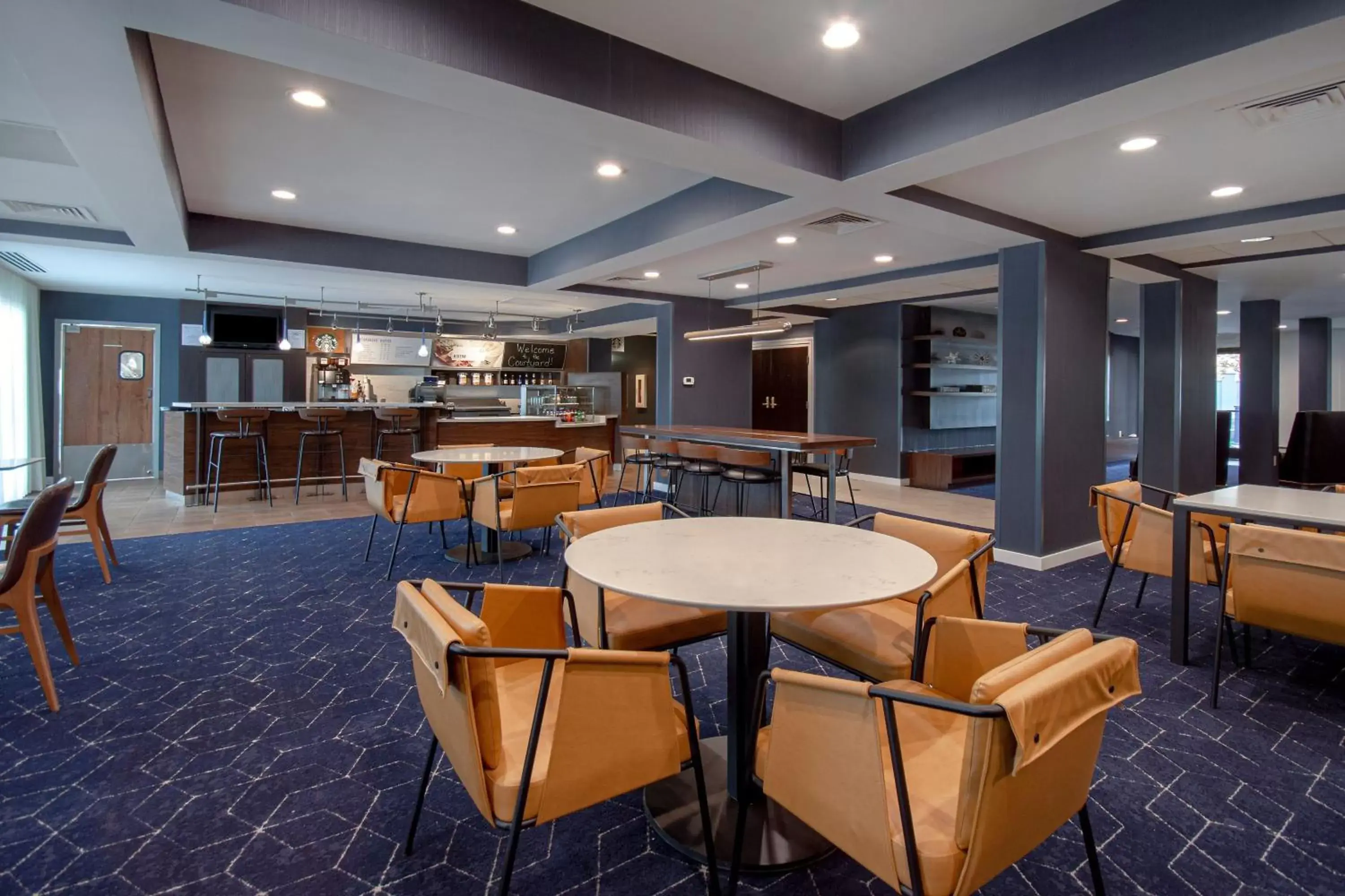 Restaurant/places to eat, Lounge/Bar in Courtyard by Marriott Cincinnati Airport