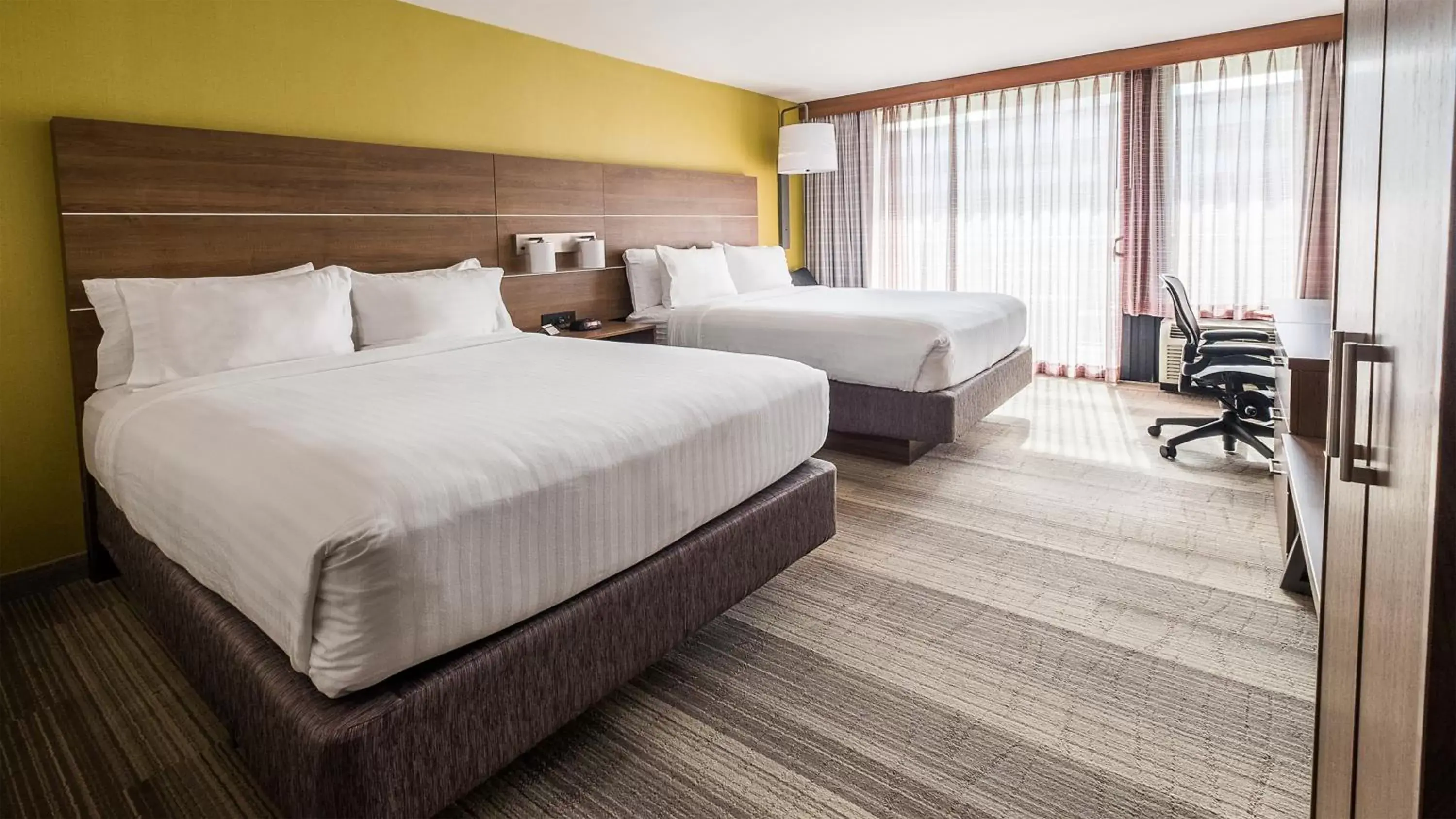 Standard Queen Room with Two Queen Beds and Pool View in Holiday Inn Express Fullerton-Anaheim by IHG Standard Queen Room with Two Queen Beds and Pool View in Holiday Inn Express Fullerton-Anaheim by IHG