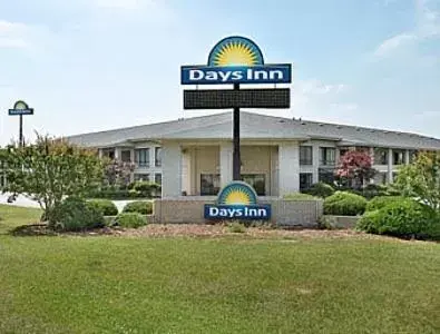 Facade/entrance, Property Building in Days Inn by Wyndham Spartanburg Waccamaw