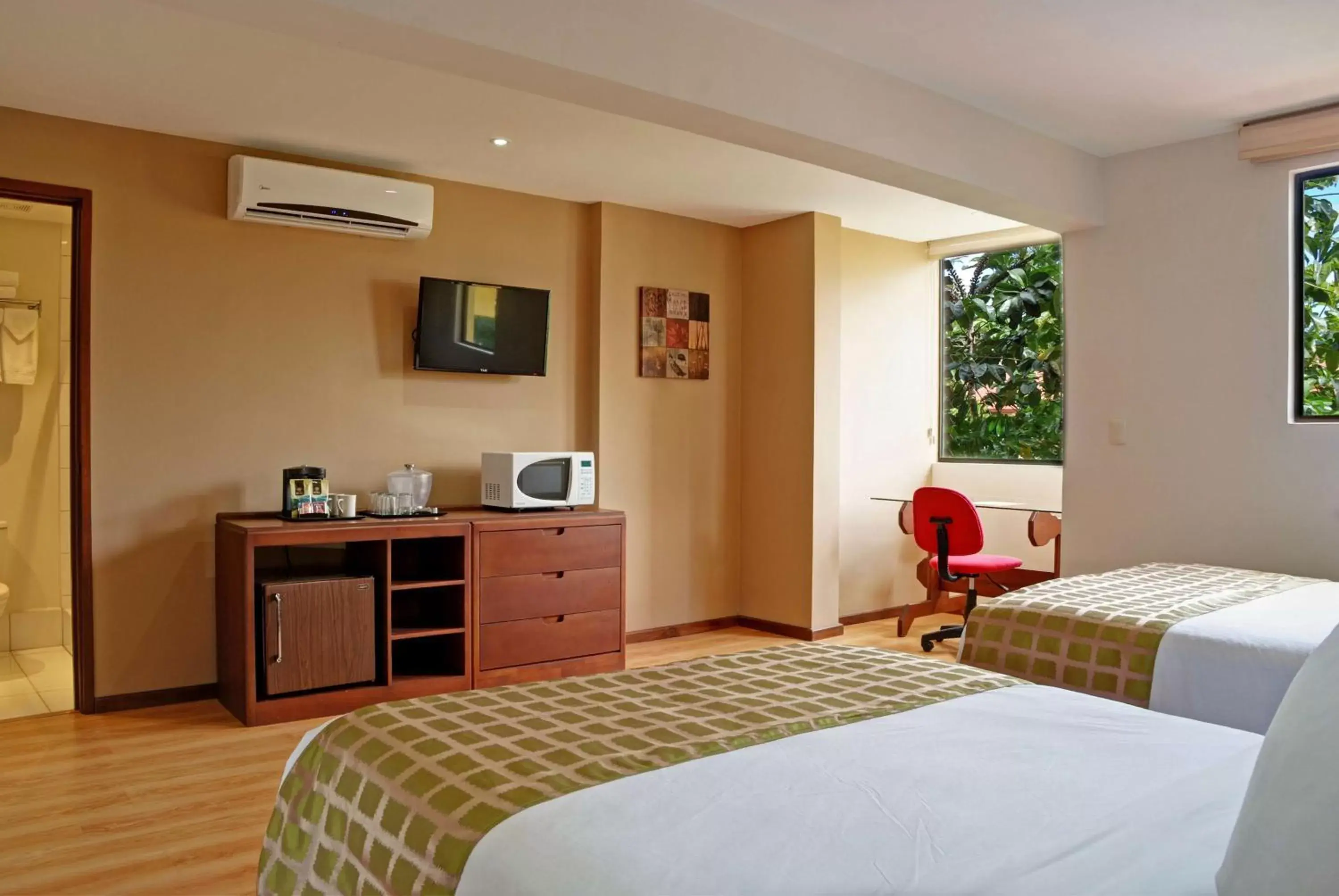 Photo of the whole room, Bed in Country Inn & Suites by Radisson, San Jose Aeropuerto, Costa Rica