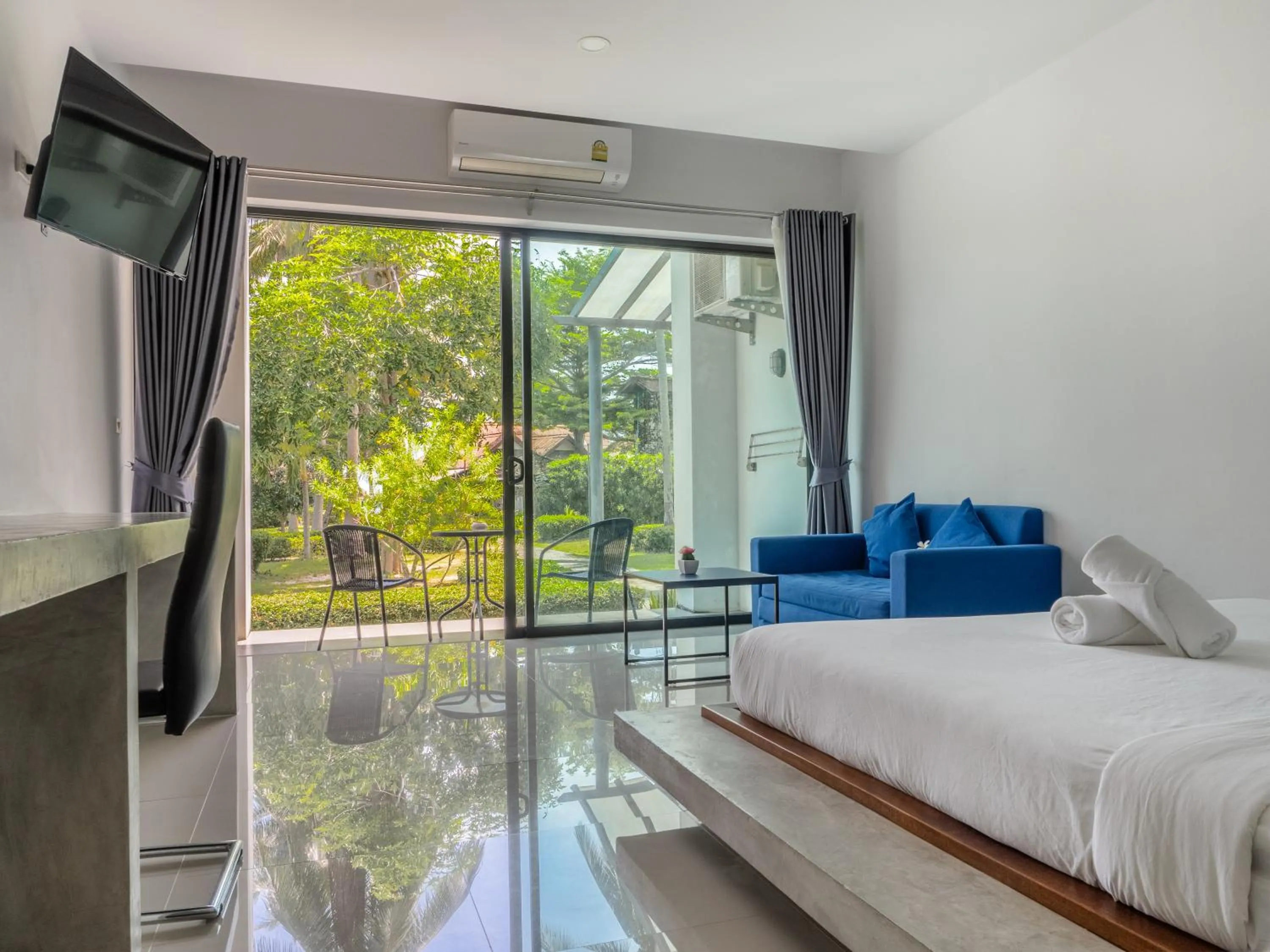 Photo of the whole room, Bed in Am Samui Resort Taling Ngam