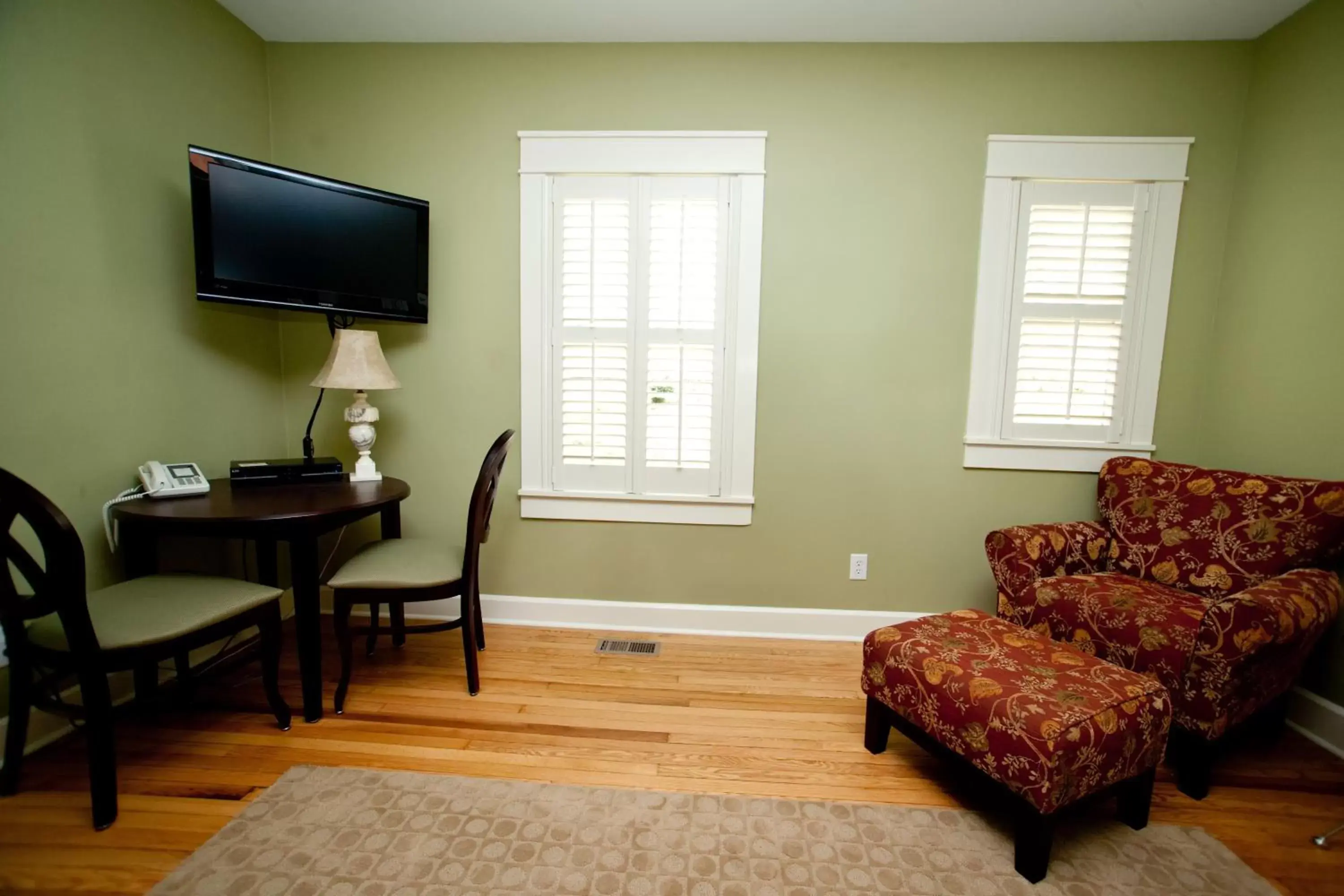 TV/Entertainment Center in Showers Inn