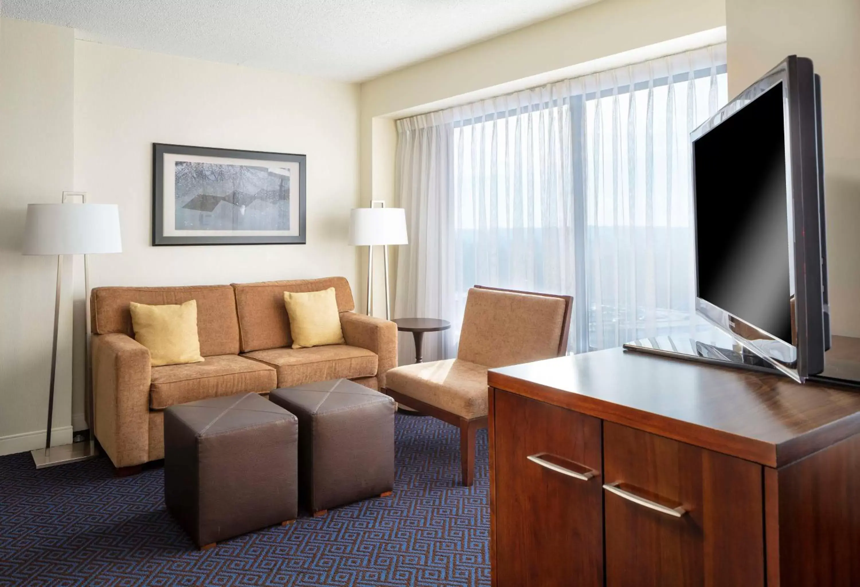 Bedroom, Seating Area in Hyatt Regency Lisle near Naperville