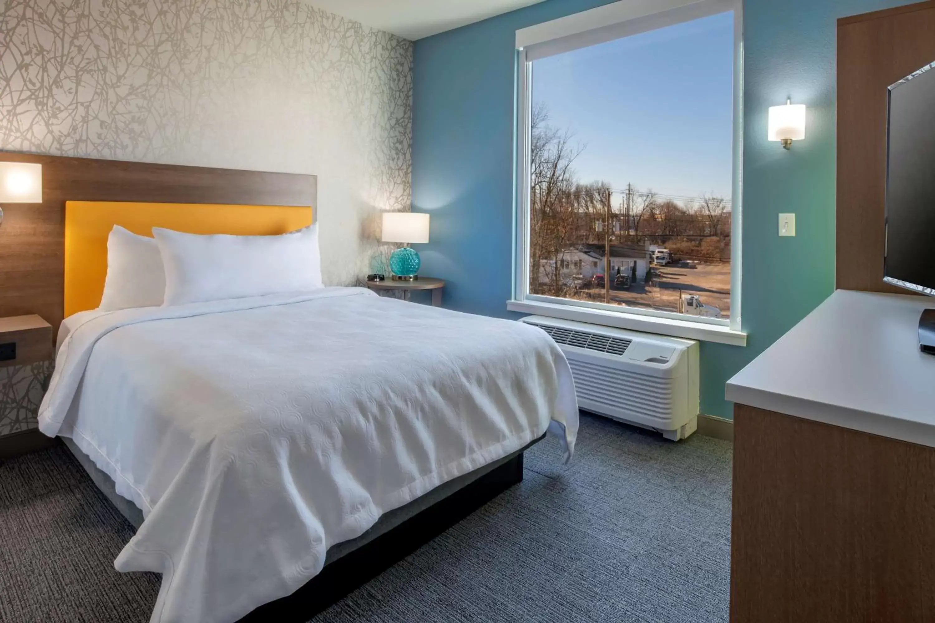 Bedroom, Bed in Home2 Suites By Hilton Wayne, NJ